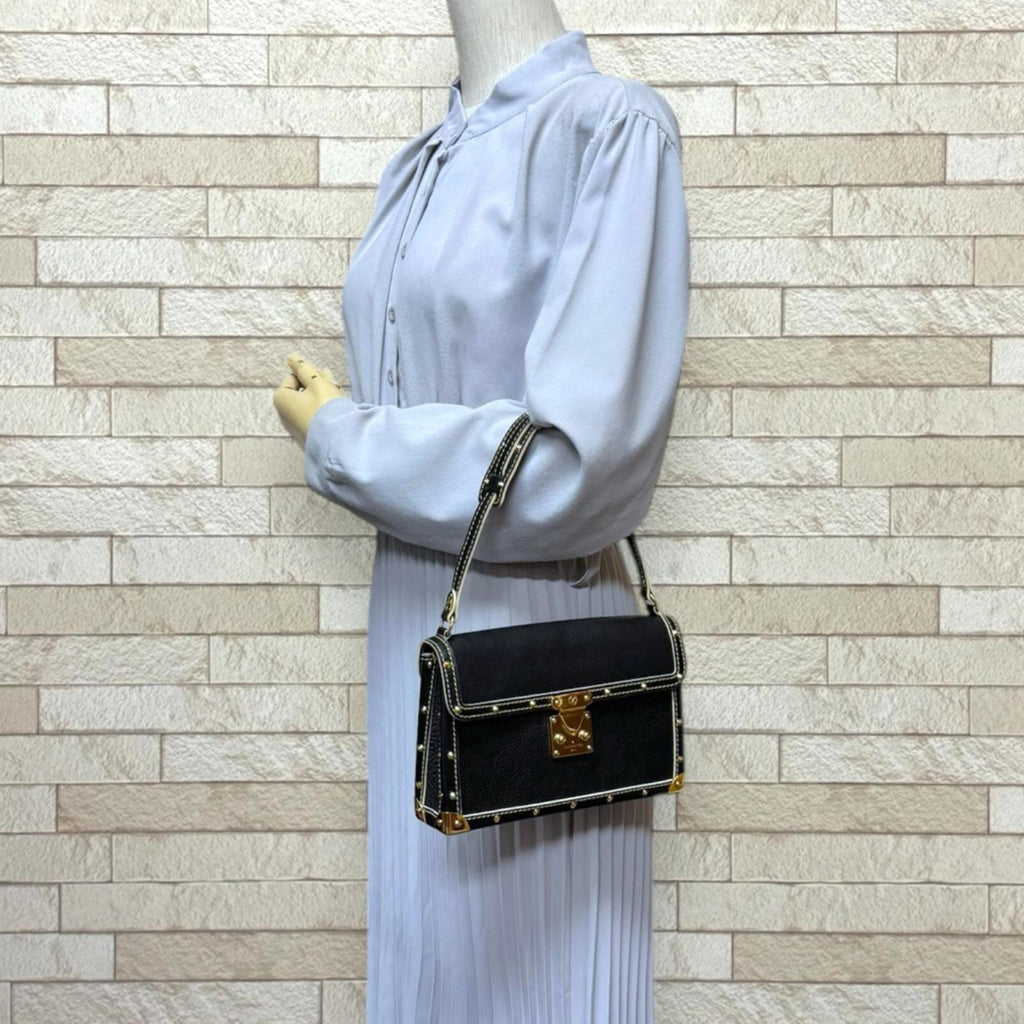 Louis Vuitton Black Leather Shoulder Bag (Pre-Owned)