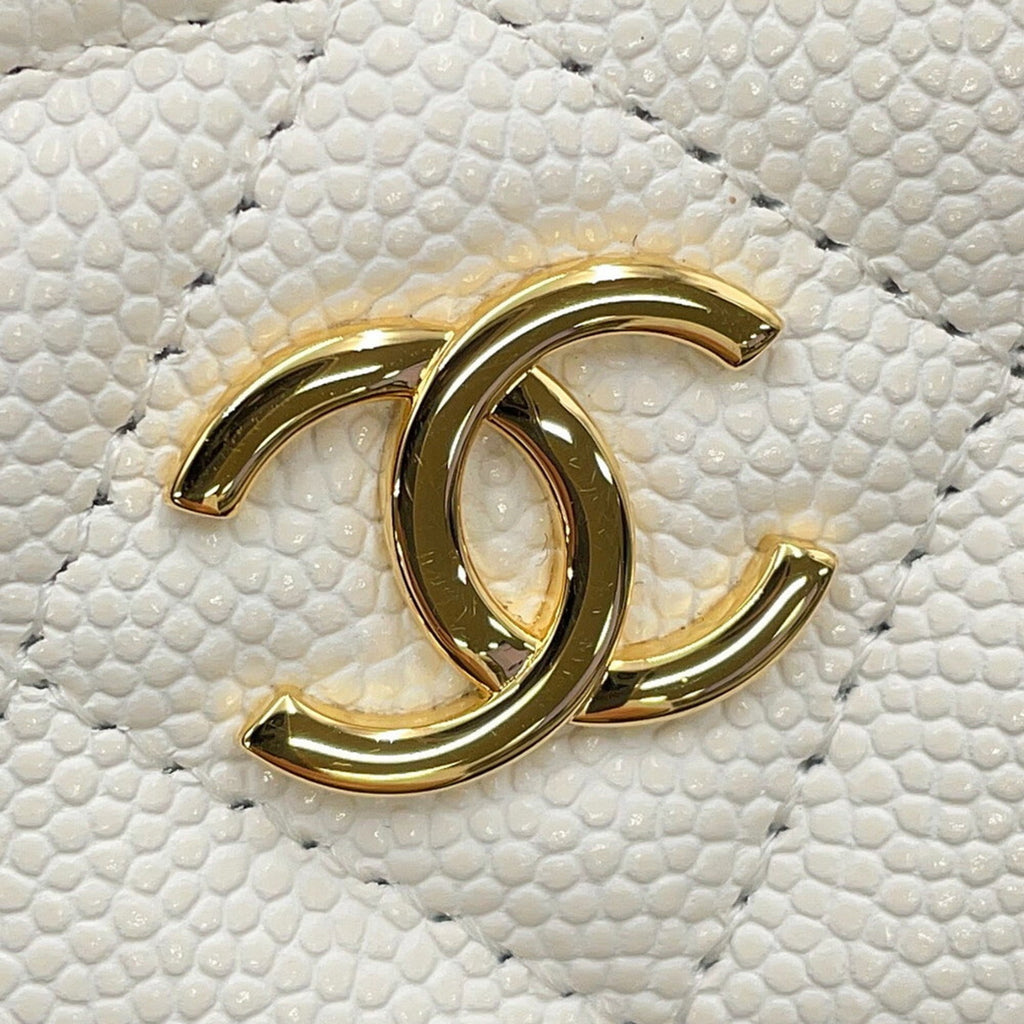 Chanel Matelasse White Grained Calfskin Shoulder Bag (Pre-Owned)