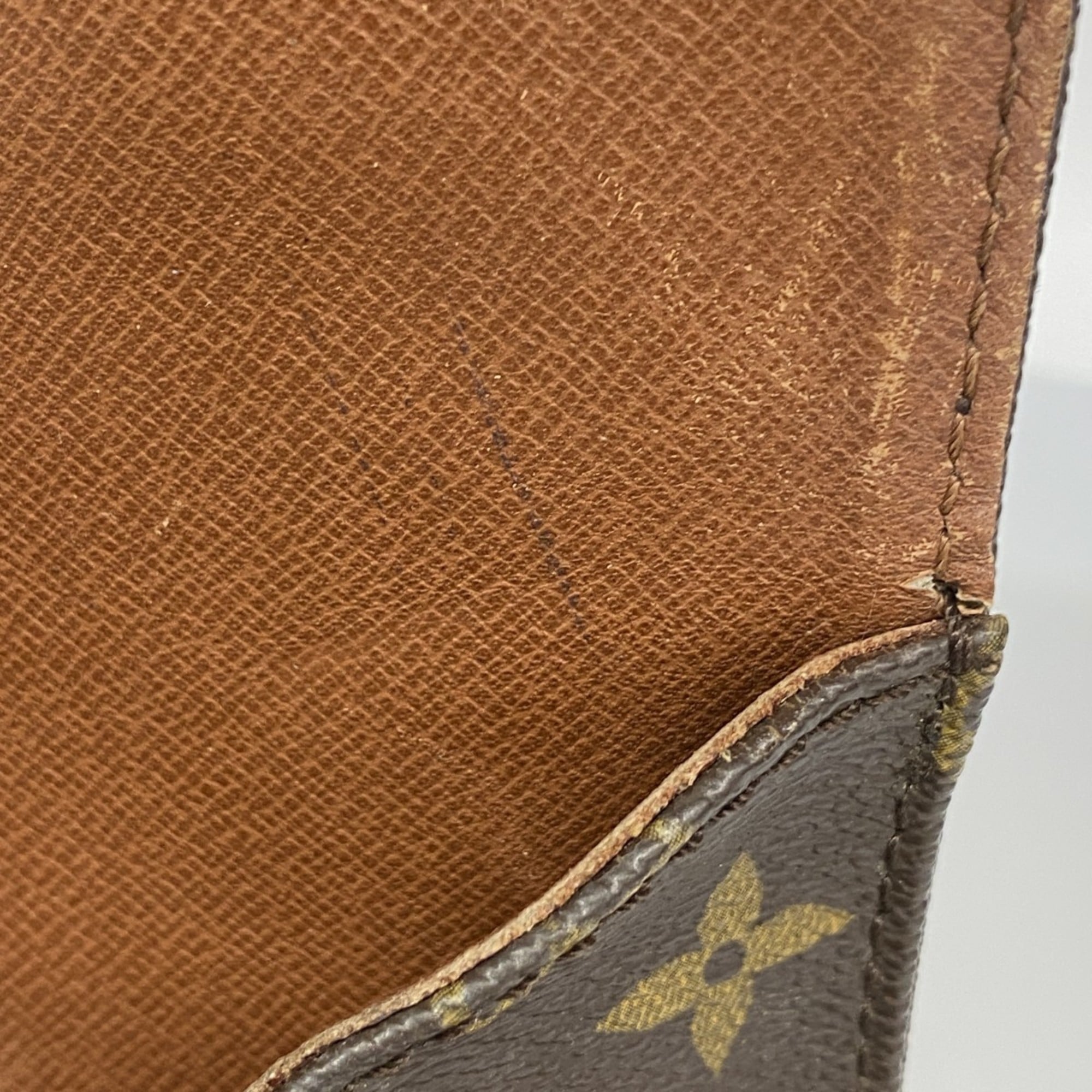 Louis Vuitton Brown Shoulder Bag (Pre-Owned)