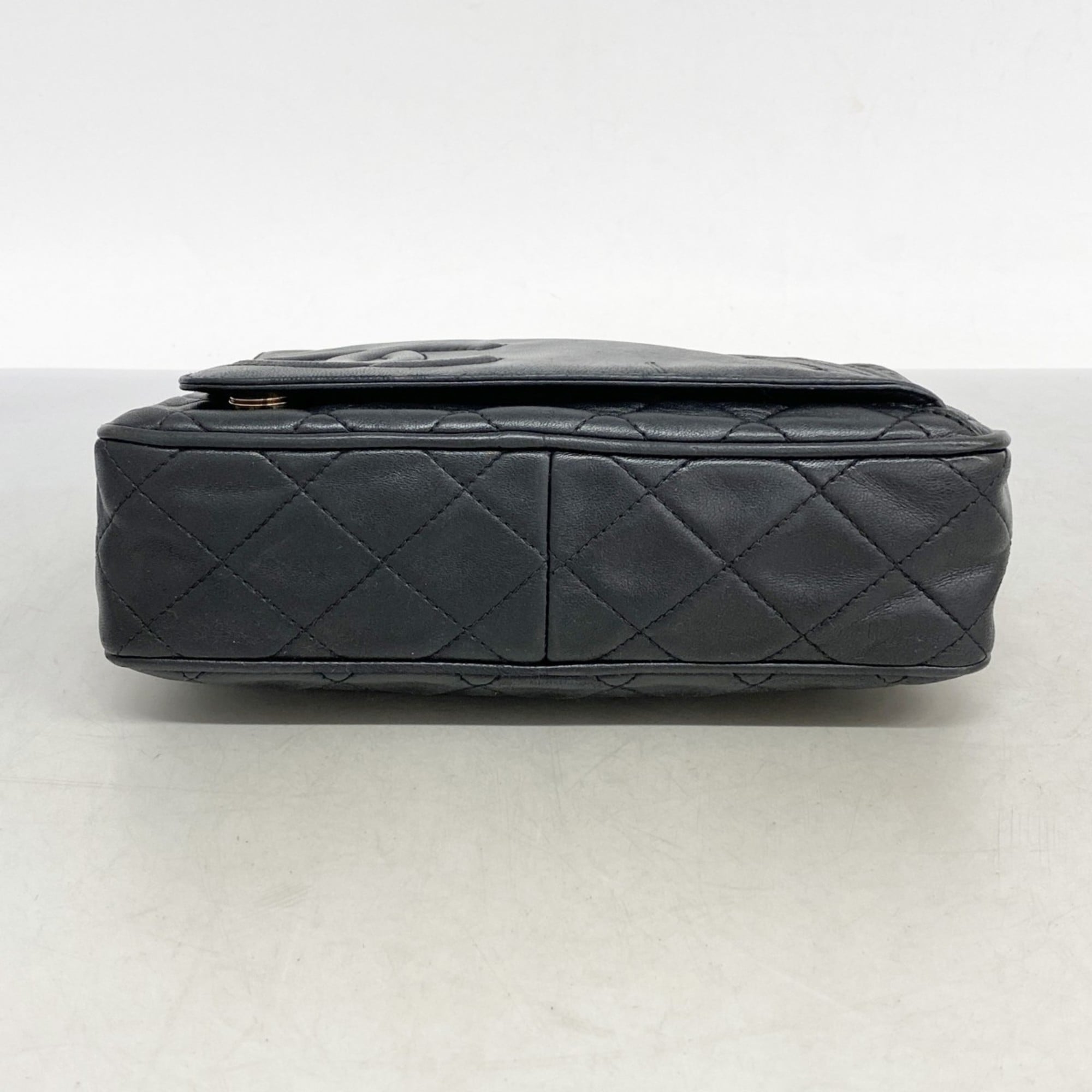 Chanel Black Leather Shoulder Bag (Pre-Owned)