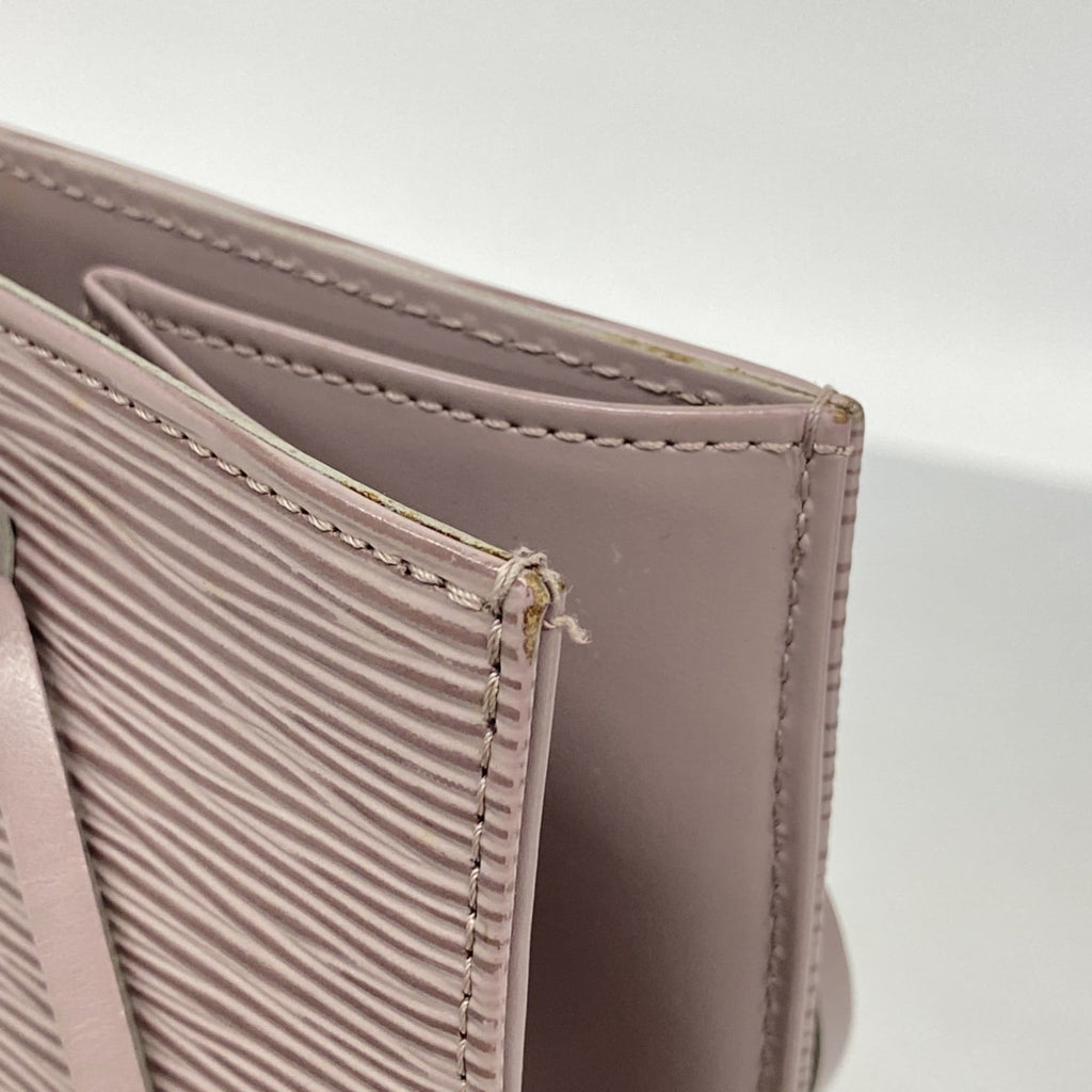 Louis Vuitton Lilac Shoulder Bag (Pre-Owned)
