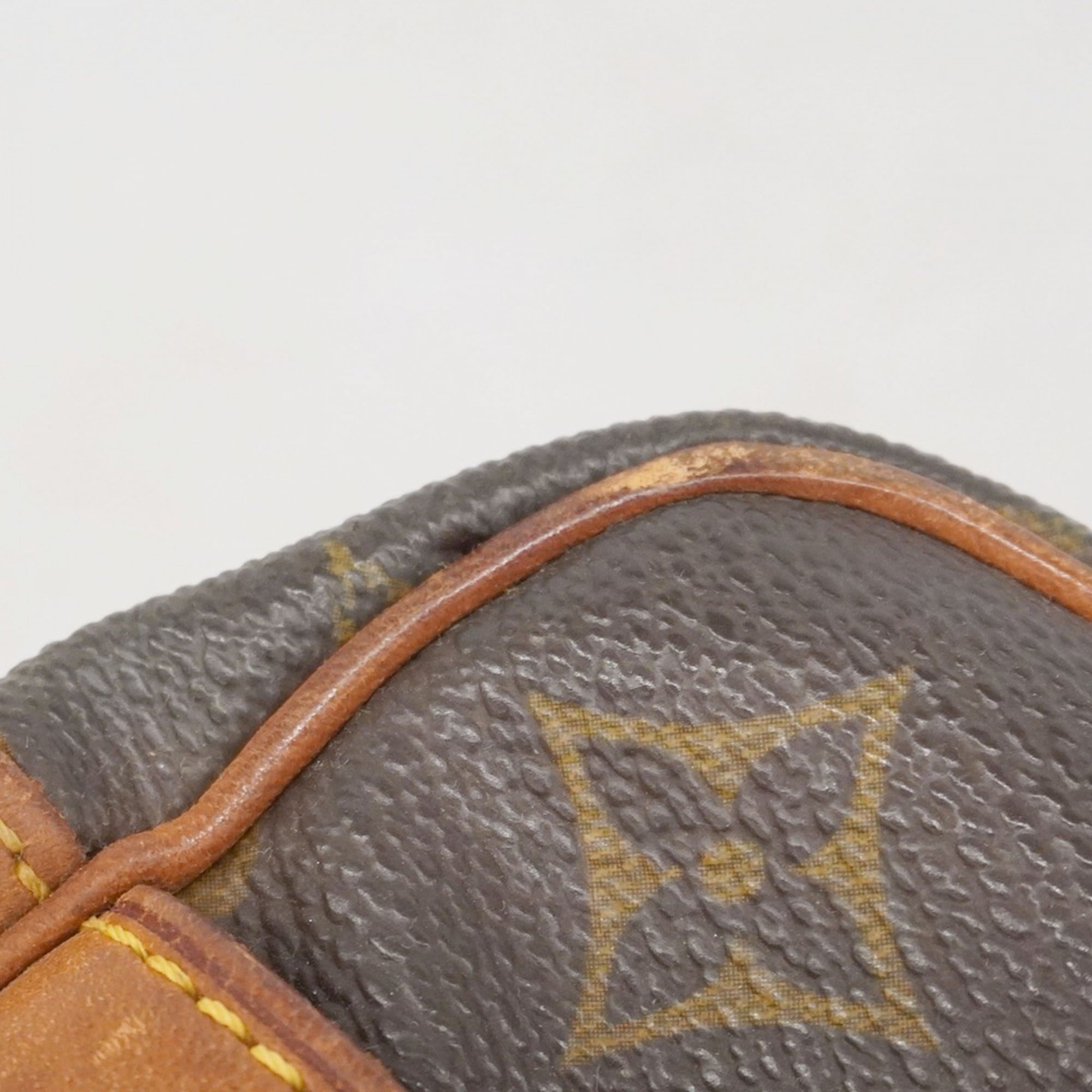 Louis Vuitton Brown Clutch Bag (Pre-Owned)