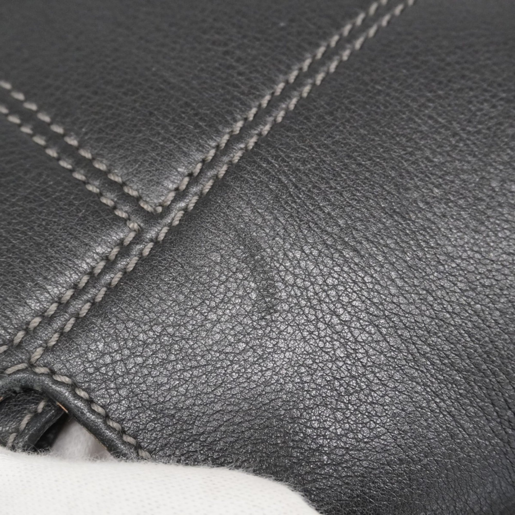 Salvatore Ferragamo Black Leather Handbag (Pre-Owned)