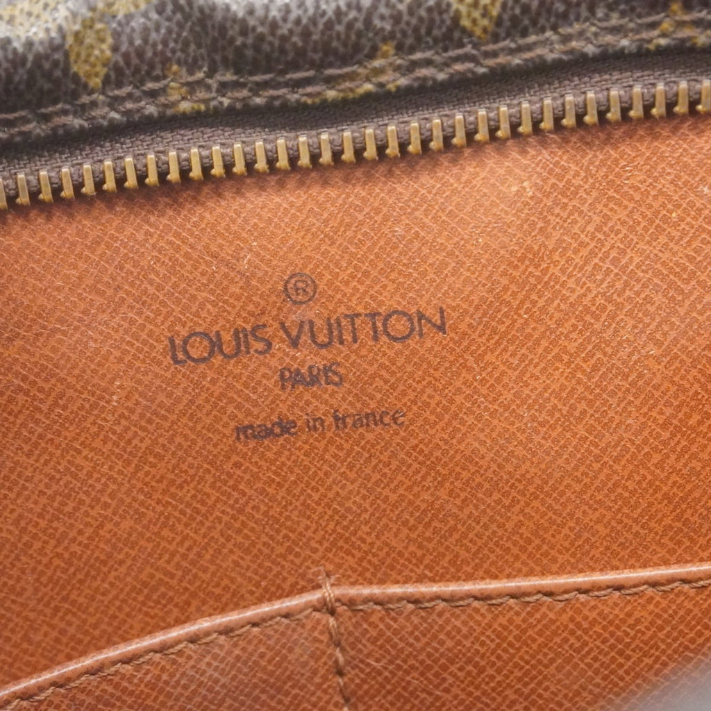 Louis Vuitton Brown Clutch Bag (Pre-Owned)