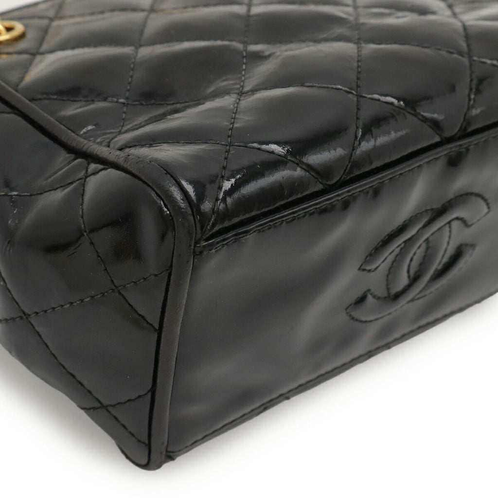 Chanel Black Leather Shoulder Bag (Pre-Owned)