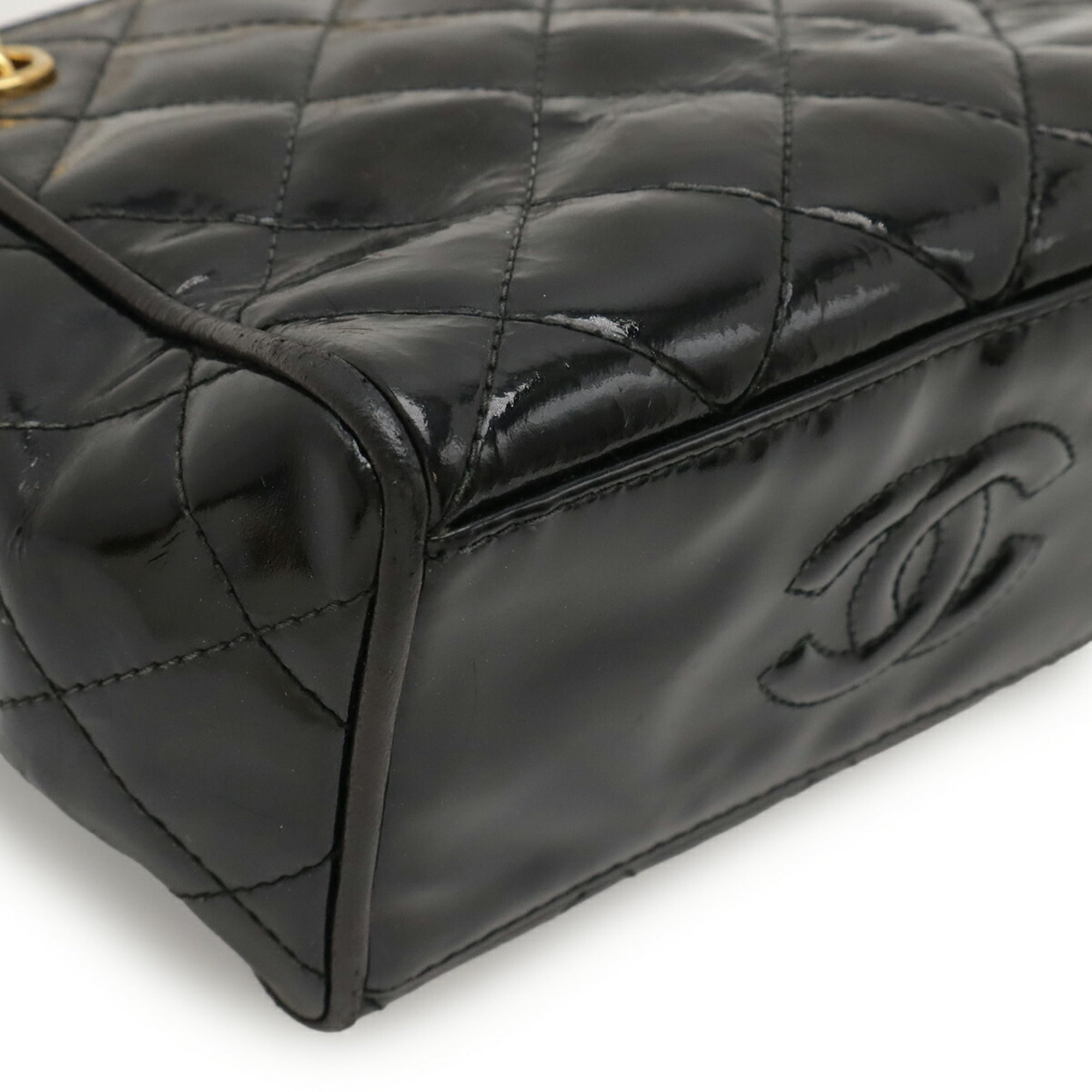 Chanel Black Leather Shoulder Bag (Pre-Owned)