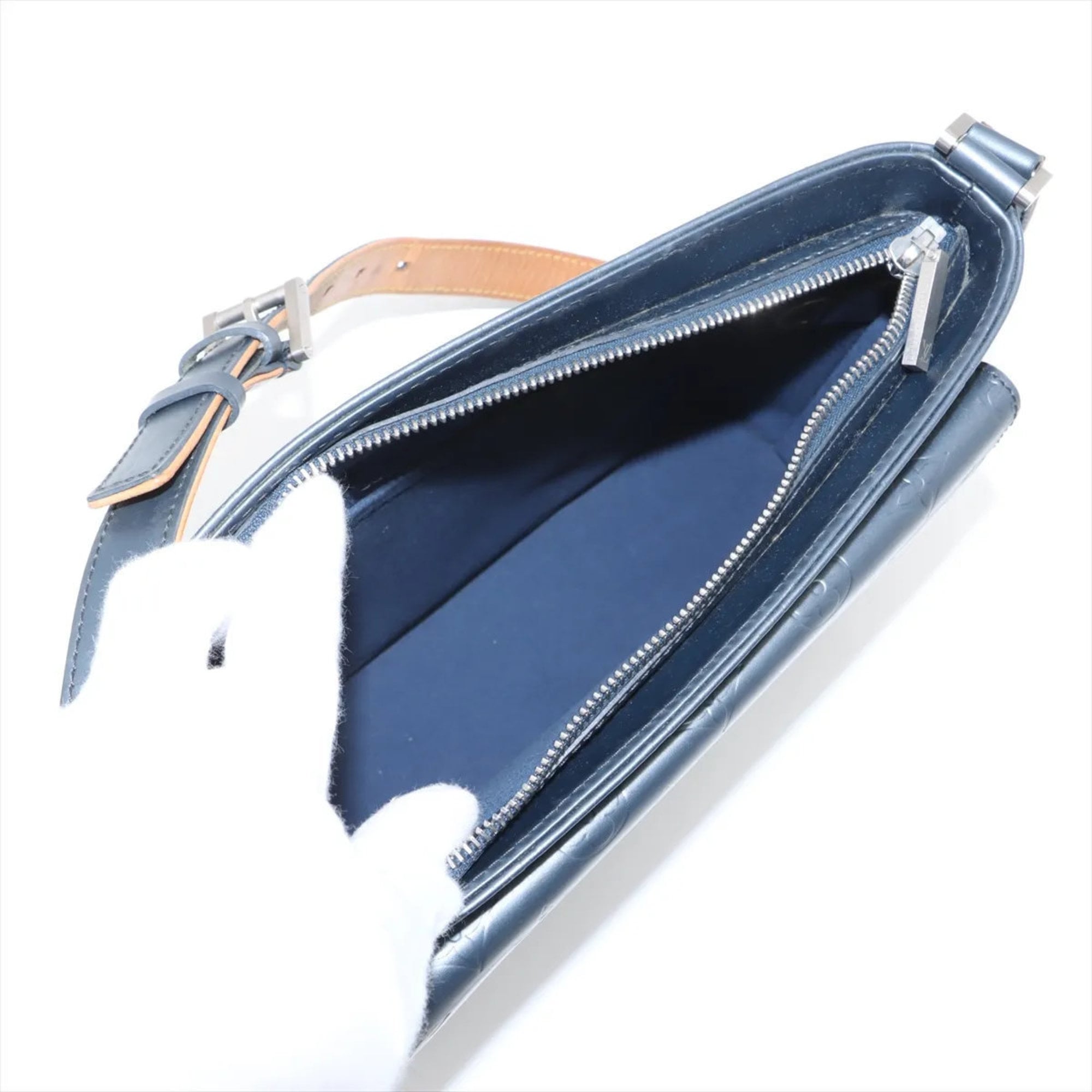 Louis Vuitton Blue Leather Shoulder Bag (Pre-Owned)