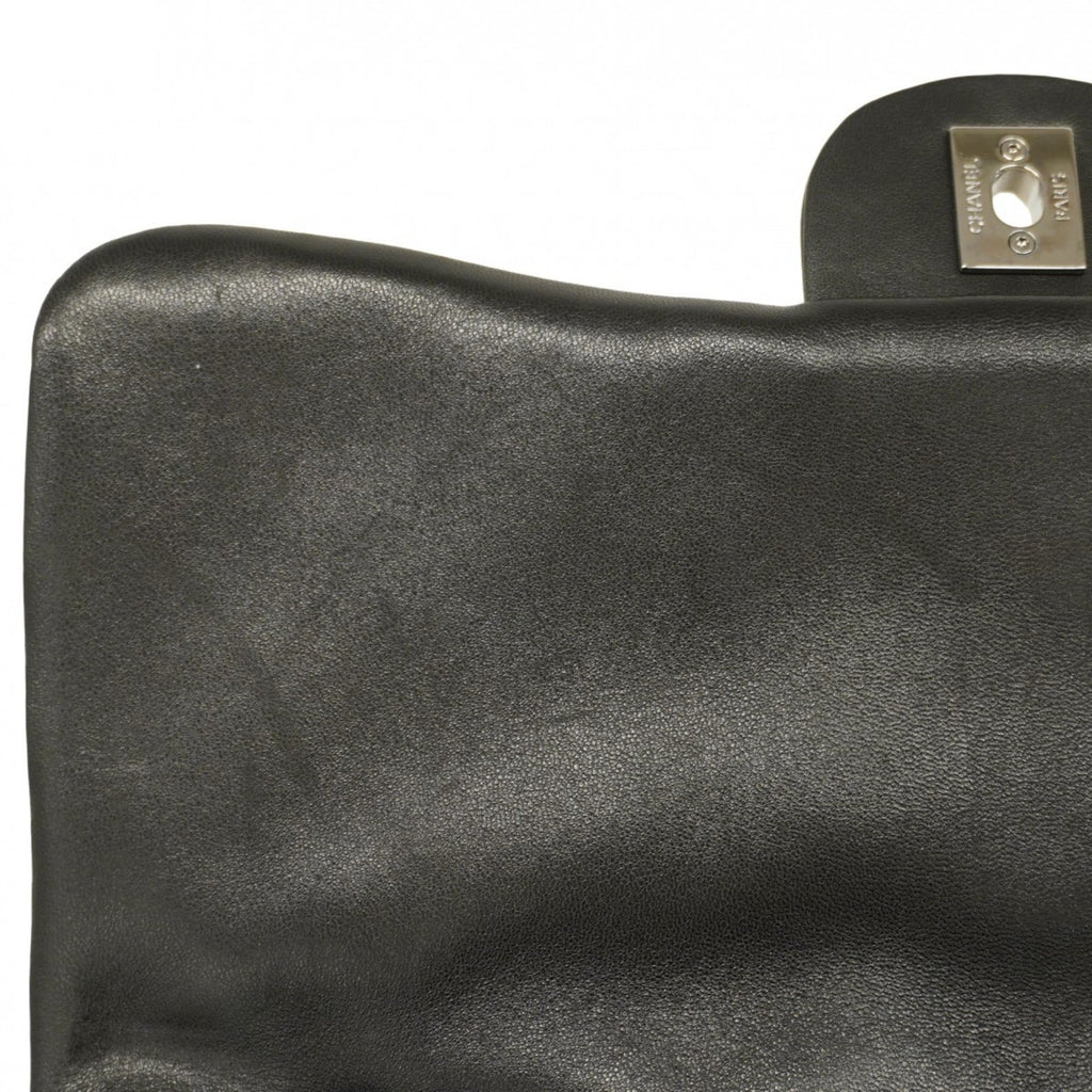 Chanel Black Leather Shoulder Bag (Pre-Owned)