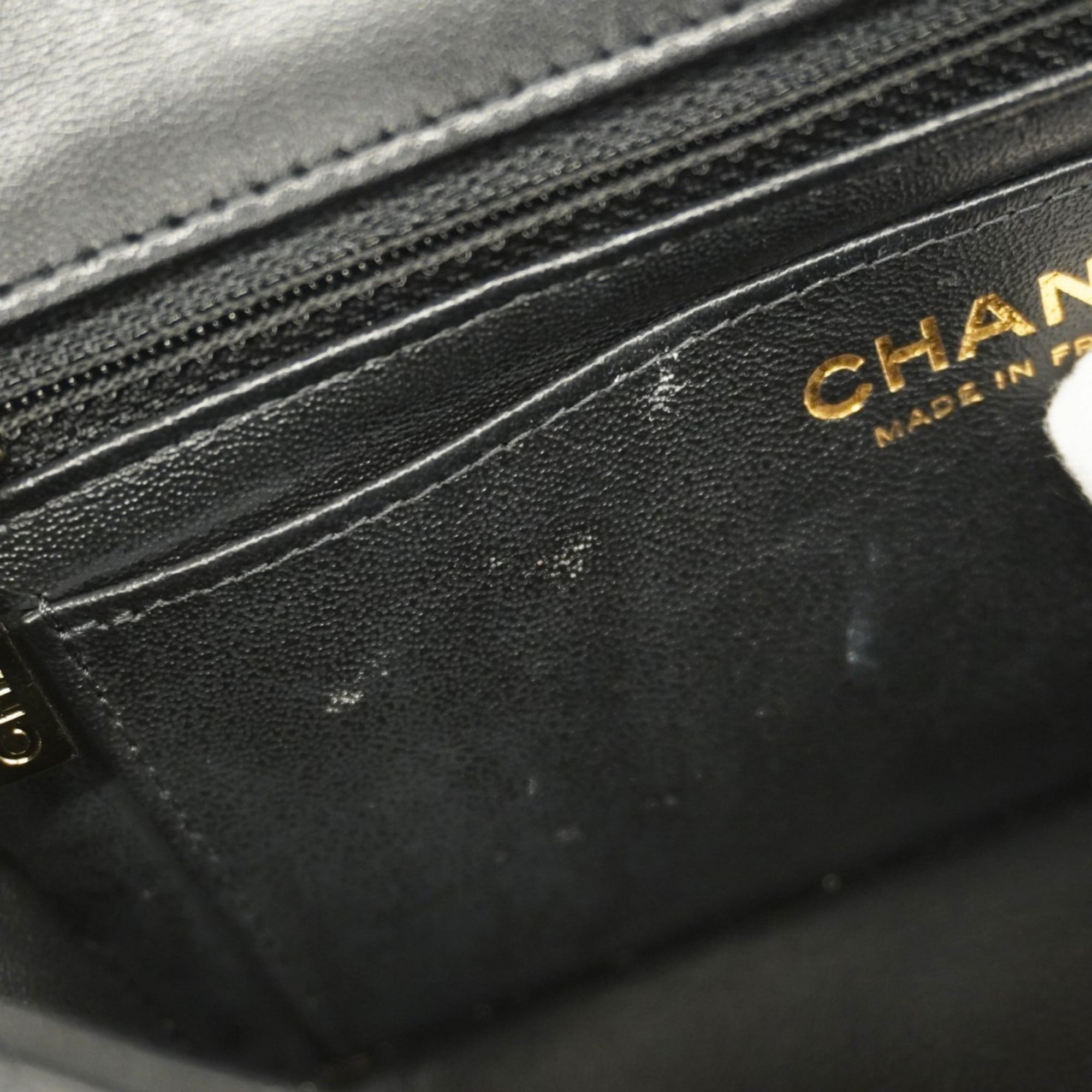 Chanel Black Leather Shoulder Bag (Pre-Owned)