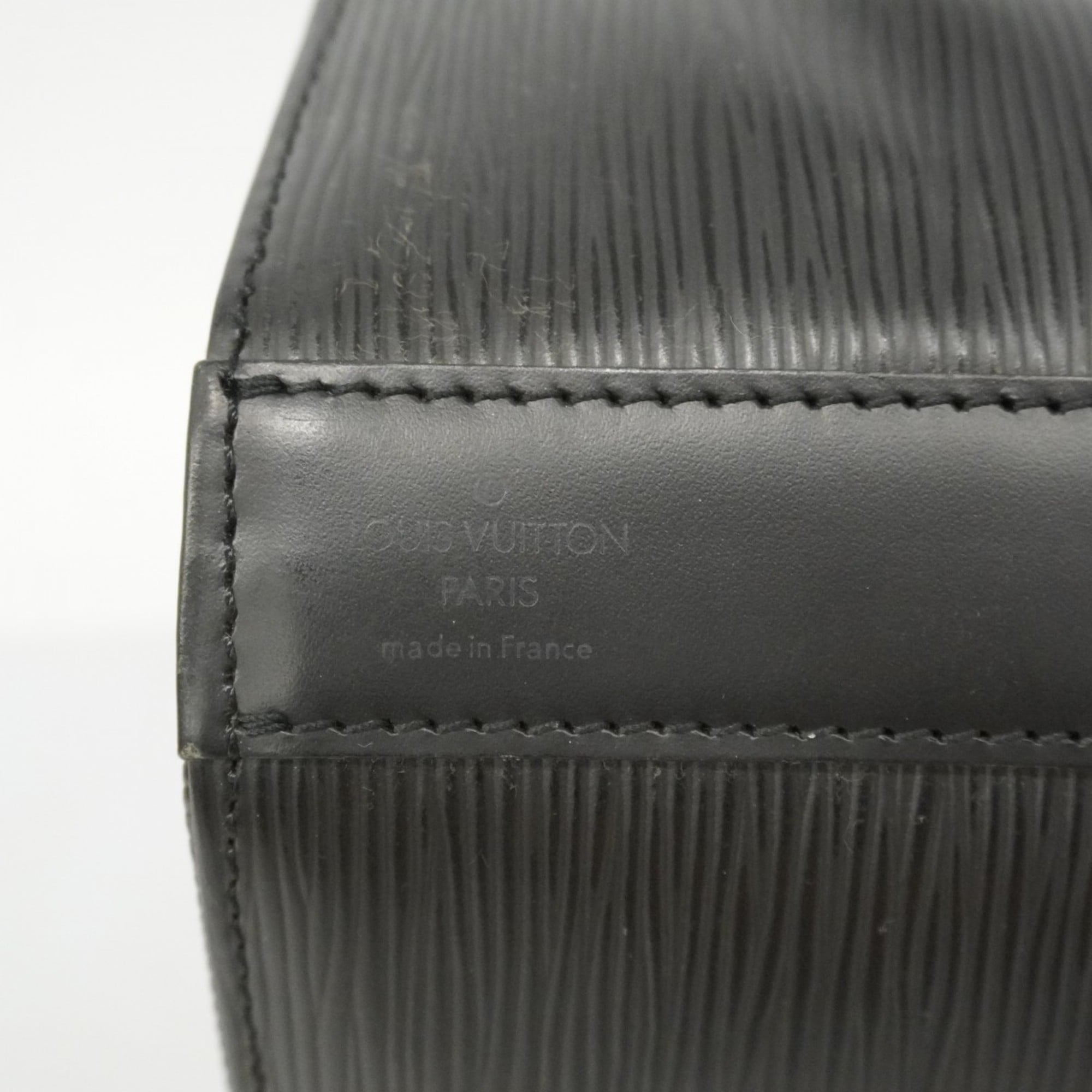 Louis Vuitton Noir Shoulder Bag (Pre-Owned)