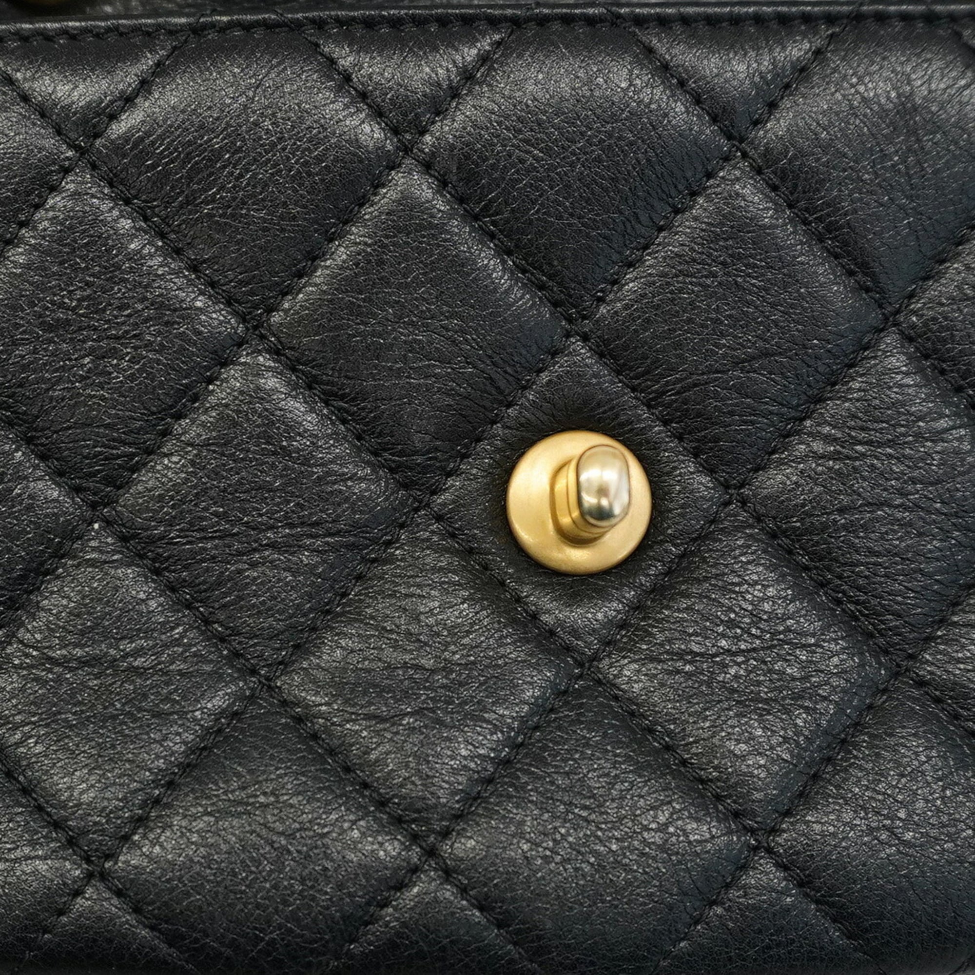 Chanel Black Leather Shoulder Bag (Pre-Owned)