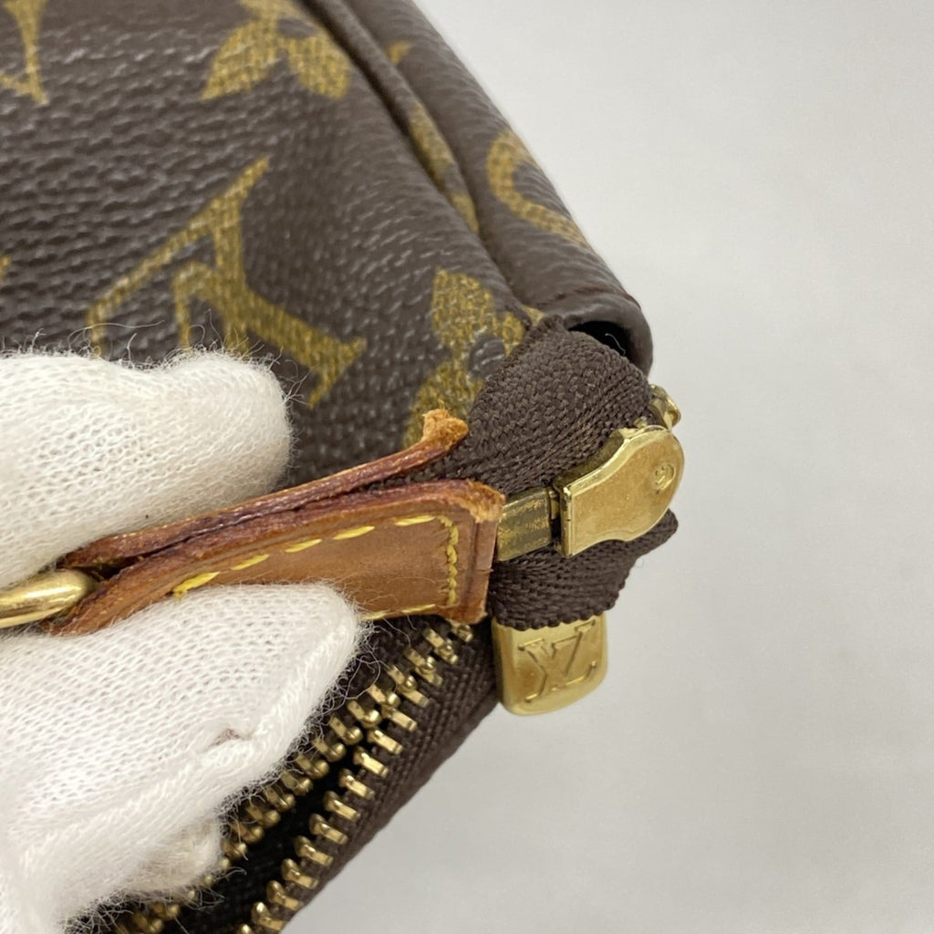 Louis Vuitton Brown Pouch (Pre-Owned)