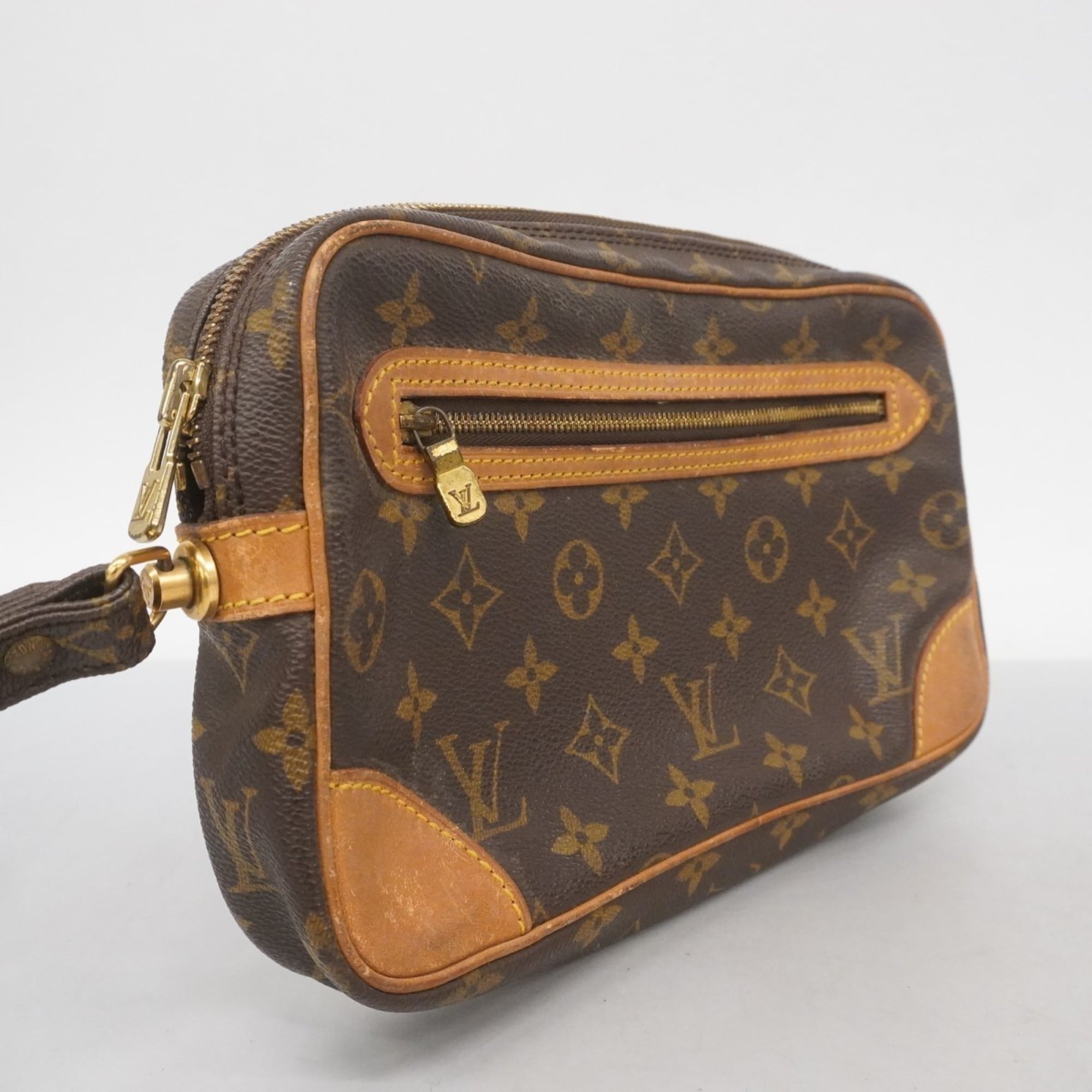 Louis Vuitton Brown Clutch Bag (Pre-Owned)