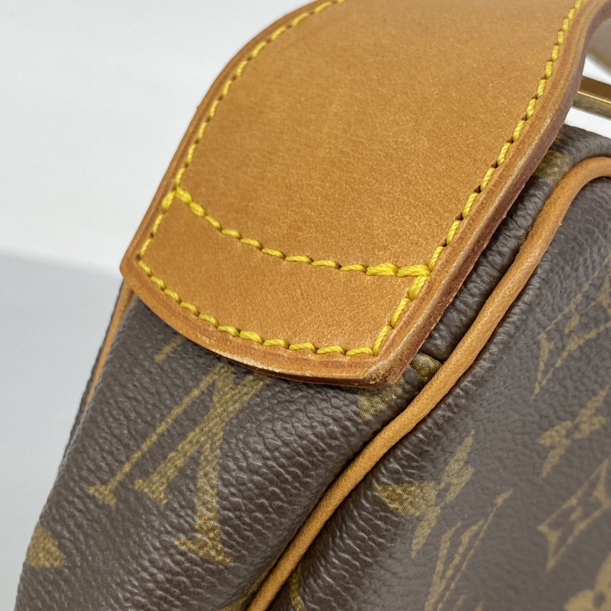 Louis Vuitton Brown Shoulder Bag (Pre-Owned)