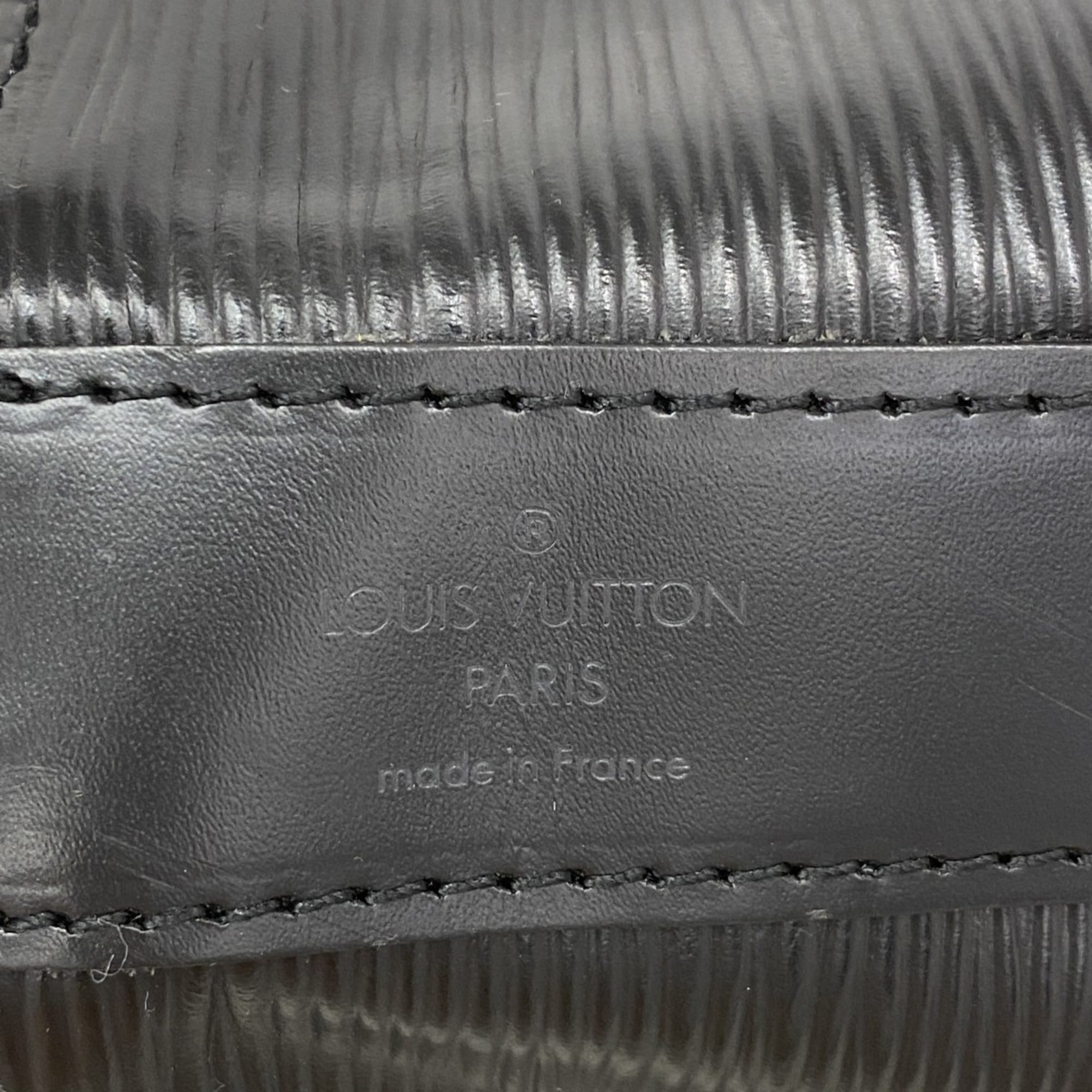 Louis Vuitton Noir Shoulder Bag (Pre-Owned)
