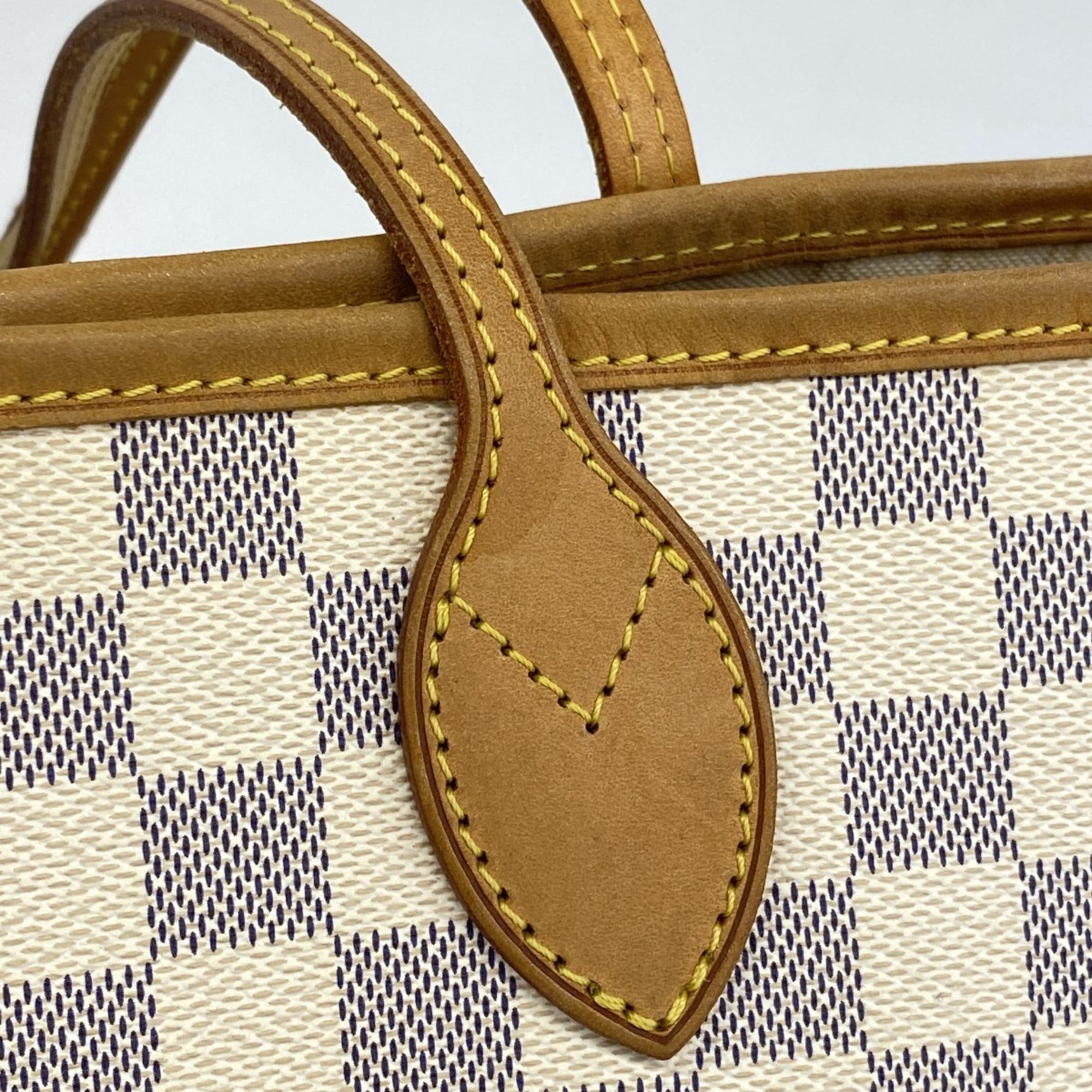 Louis Vuitton White Tote Bag (Pre-Owned)