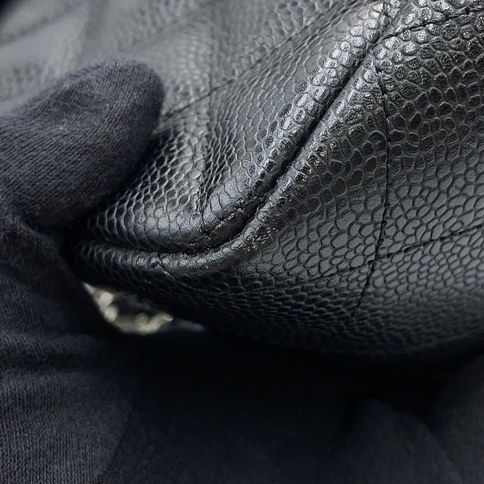 Chanel Matelasse Black Grained Calfskin Shoulder Bag (Pre-Owned)