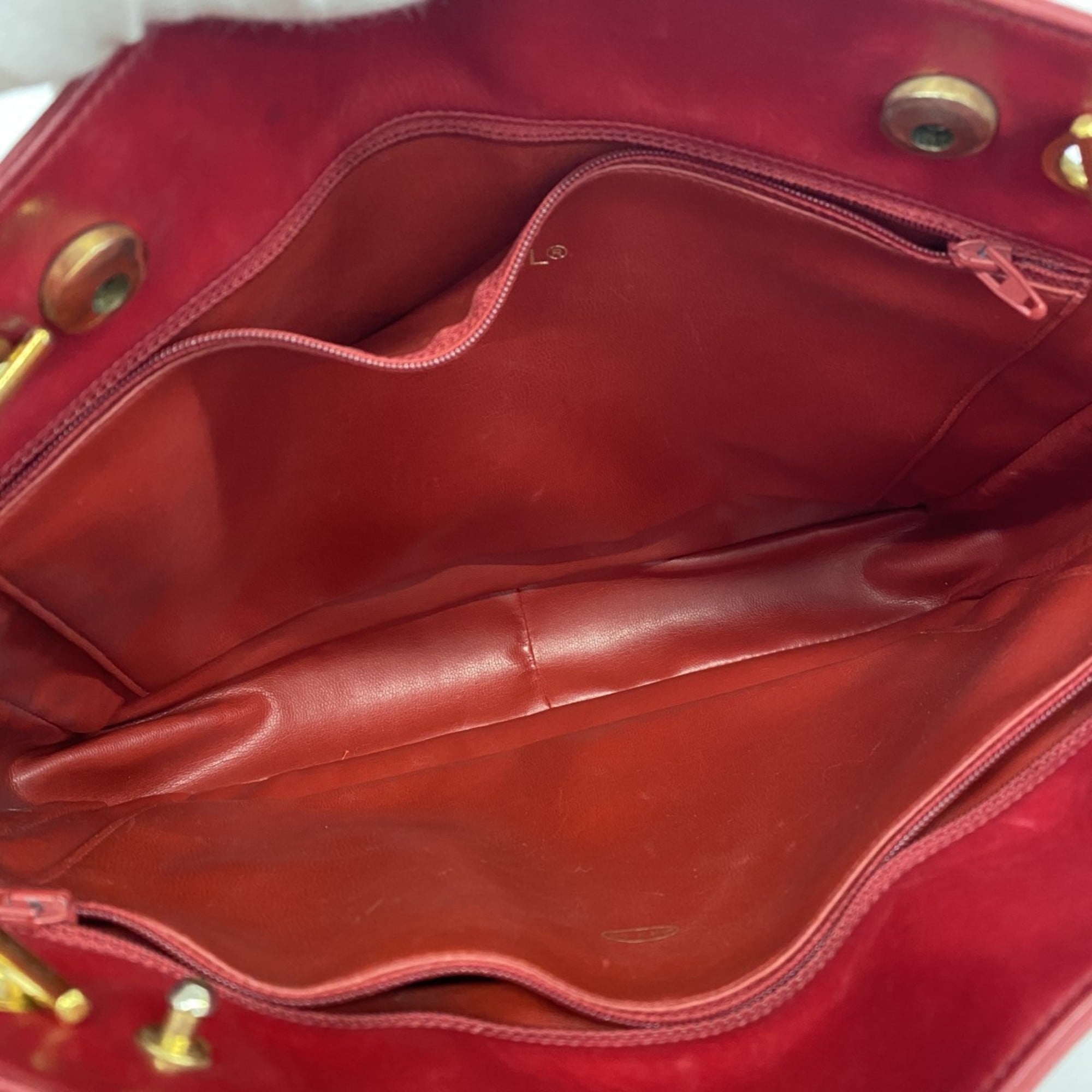 Chanel Red Color Leather Shoulder Bag (Pre-Owned)