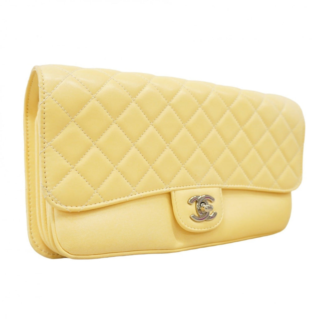 Chanel Ivory Leather Shoulder Bag (Pre-Owned)