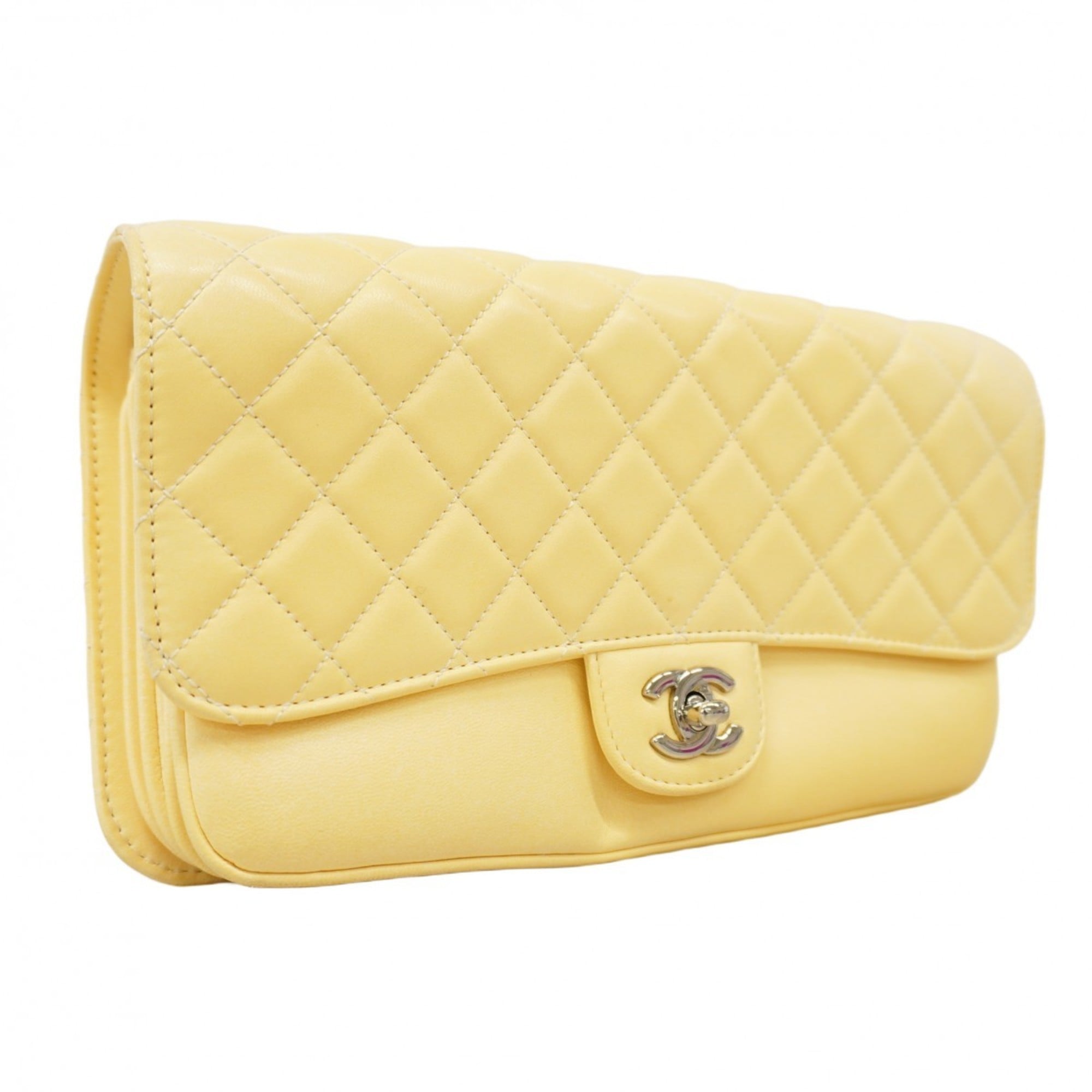 Chanel Ivory Leather Shoulder Bag (Pre-Owned)