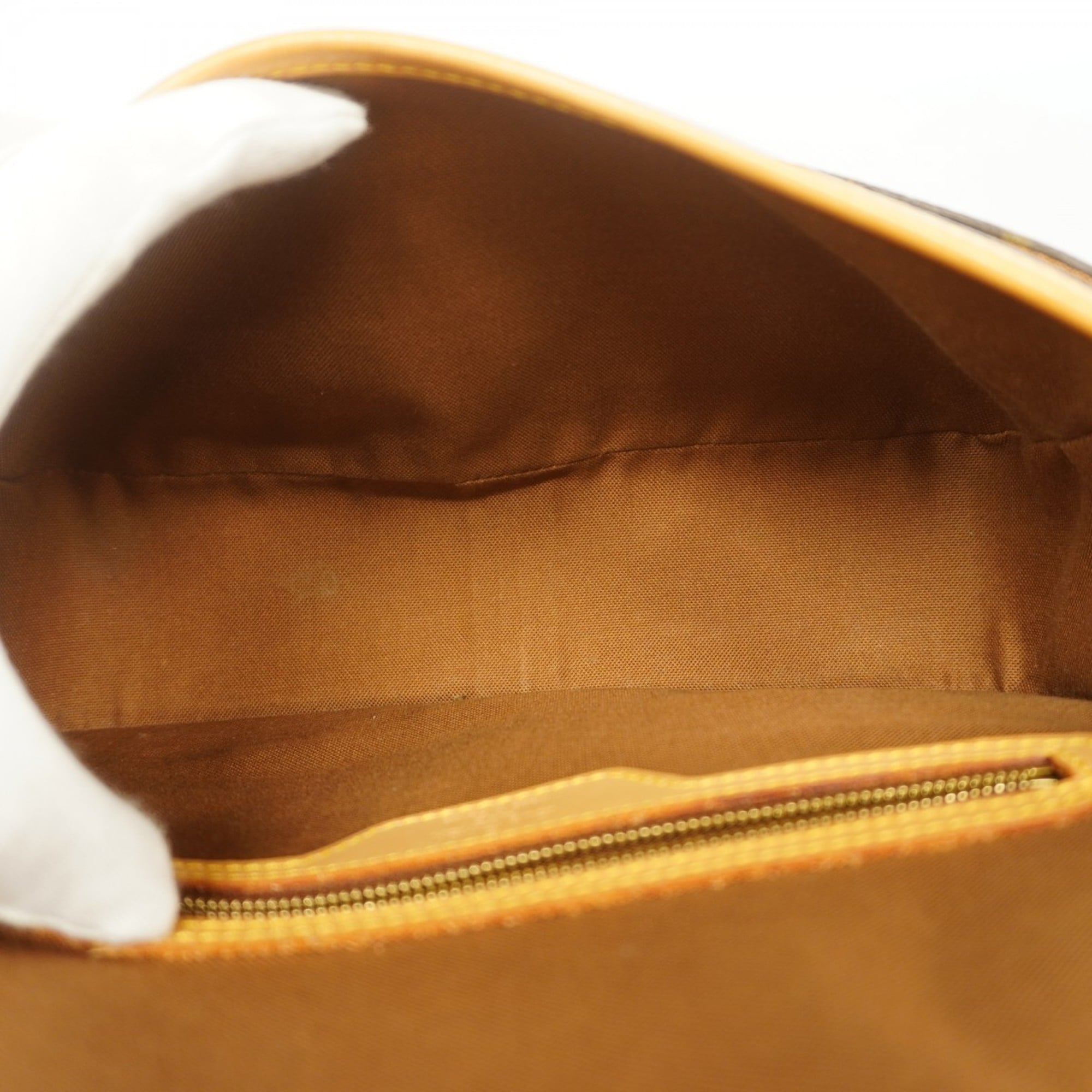 Louis Vuitton Brown Shoulder Bag (Pre-Owned)