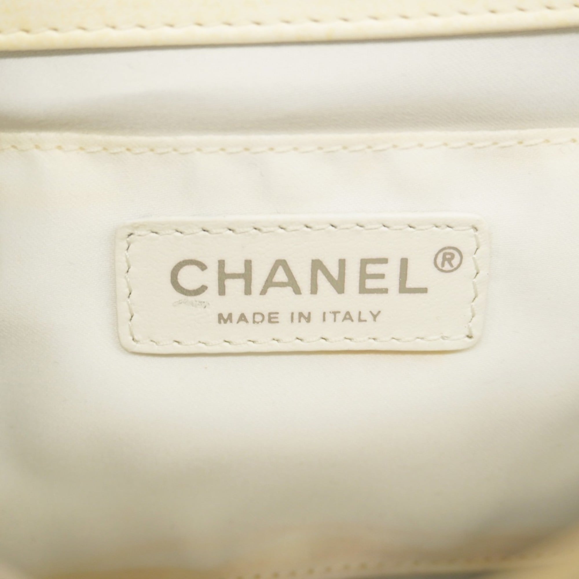 Chanel Ivory Leather Shoulder Bag (Pre-Owned)