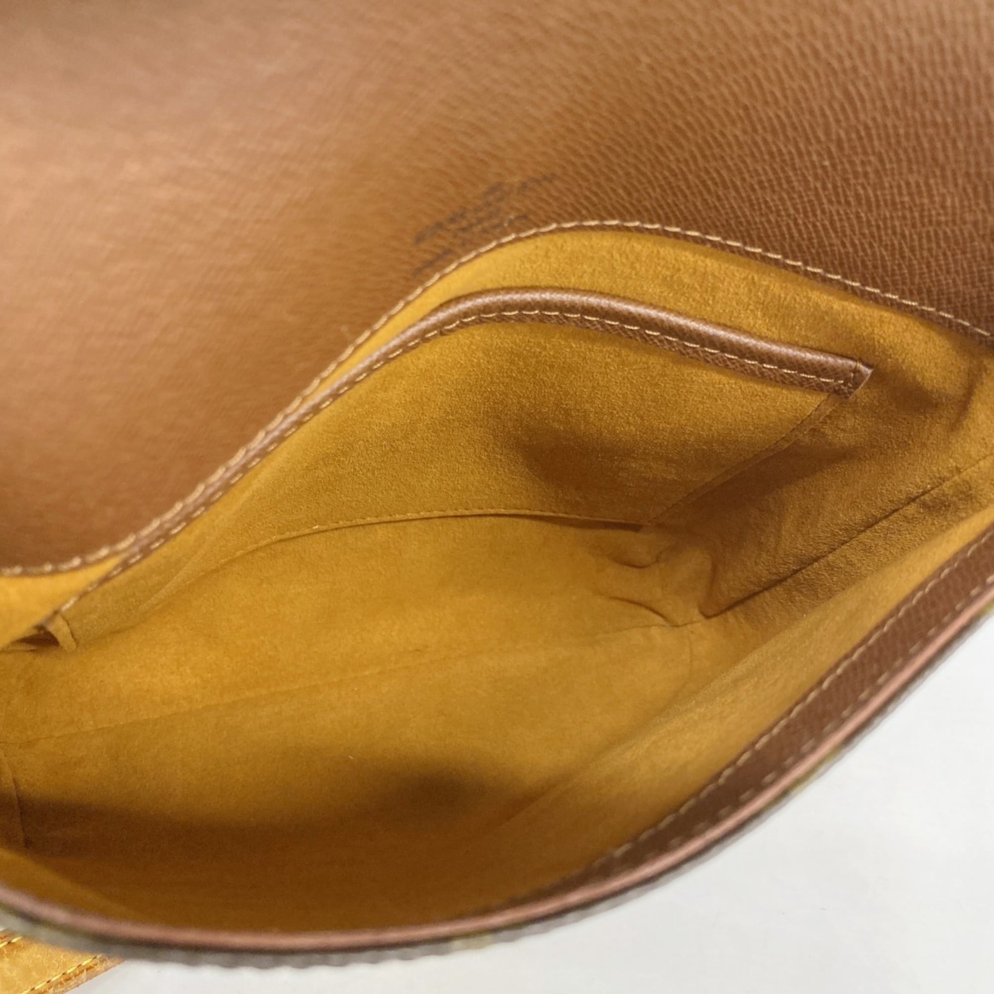 Louis Vuitton Brown Shoulder Bag (Pre-Owned)