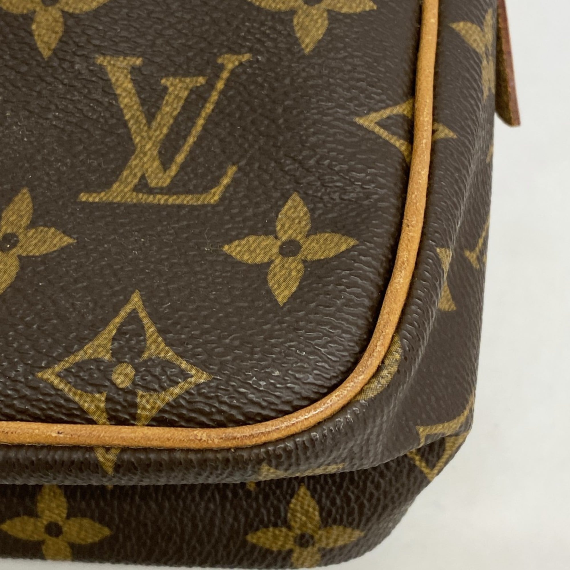 Louis Vuitton Brown Clutch Bag (Pre-Owned)