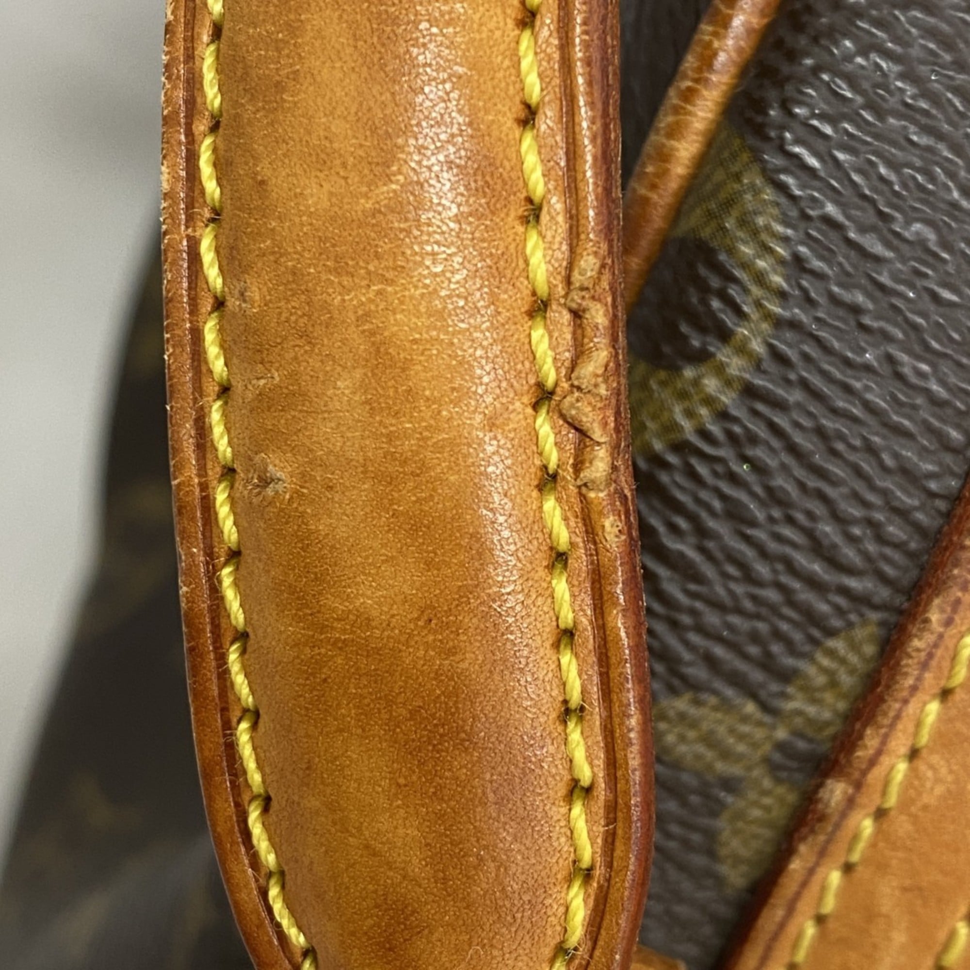 Louis Vuitton Brown Handbag (Pre-Owned)