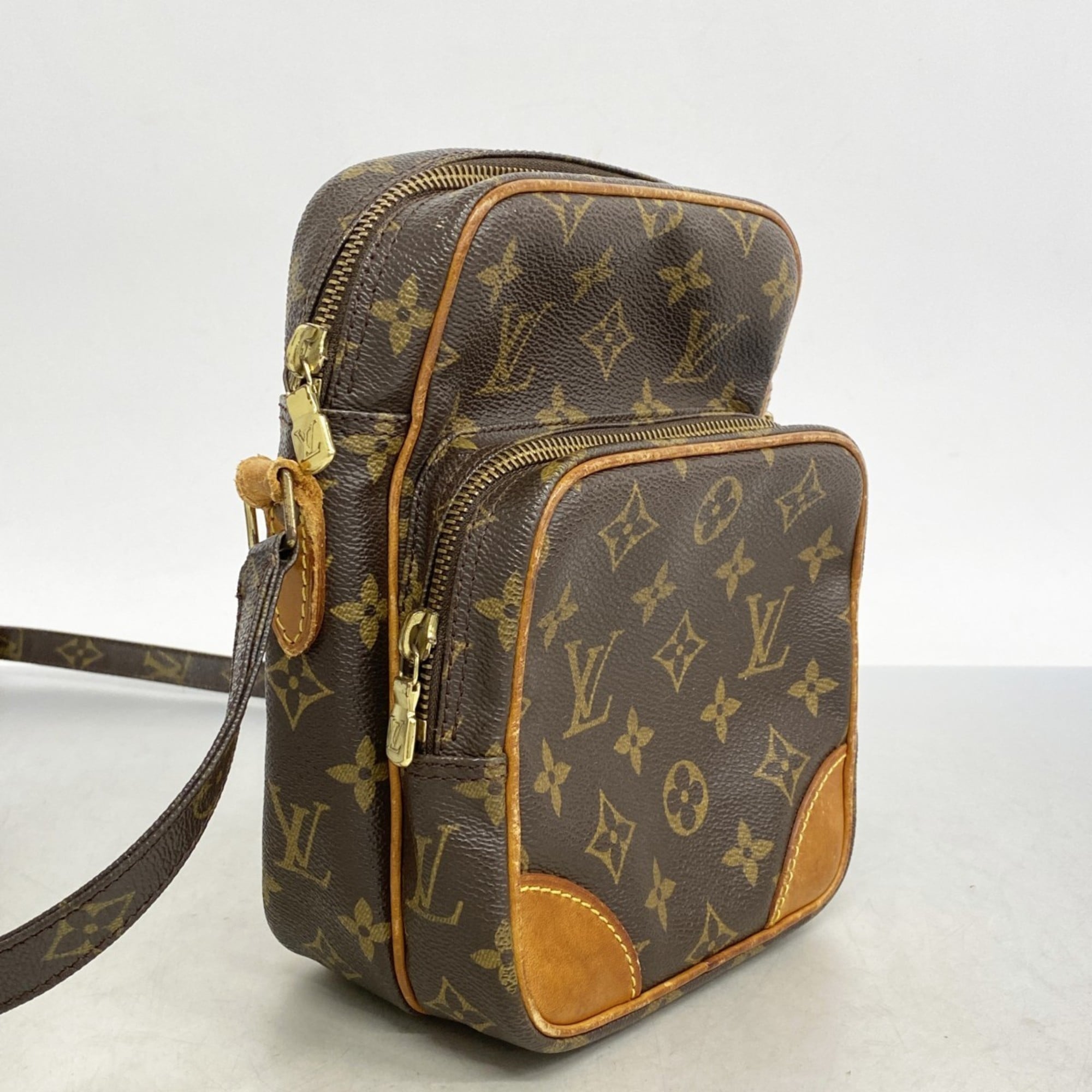 Louis Vuitton Brown Shoulder Bag (Pre-Owned)