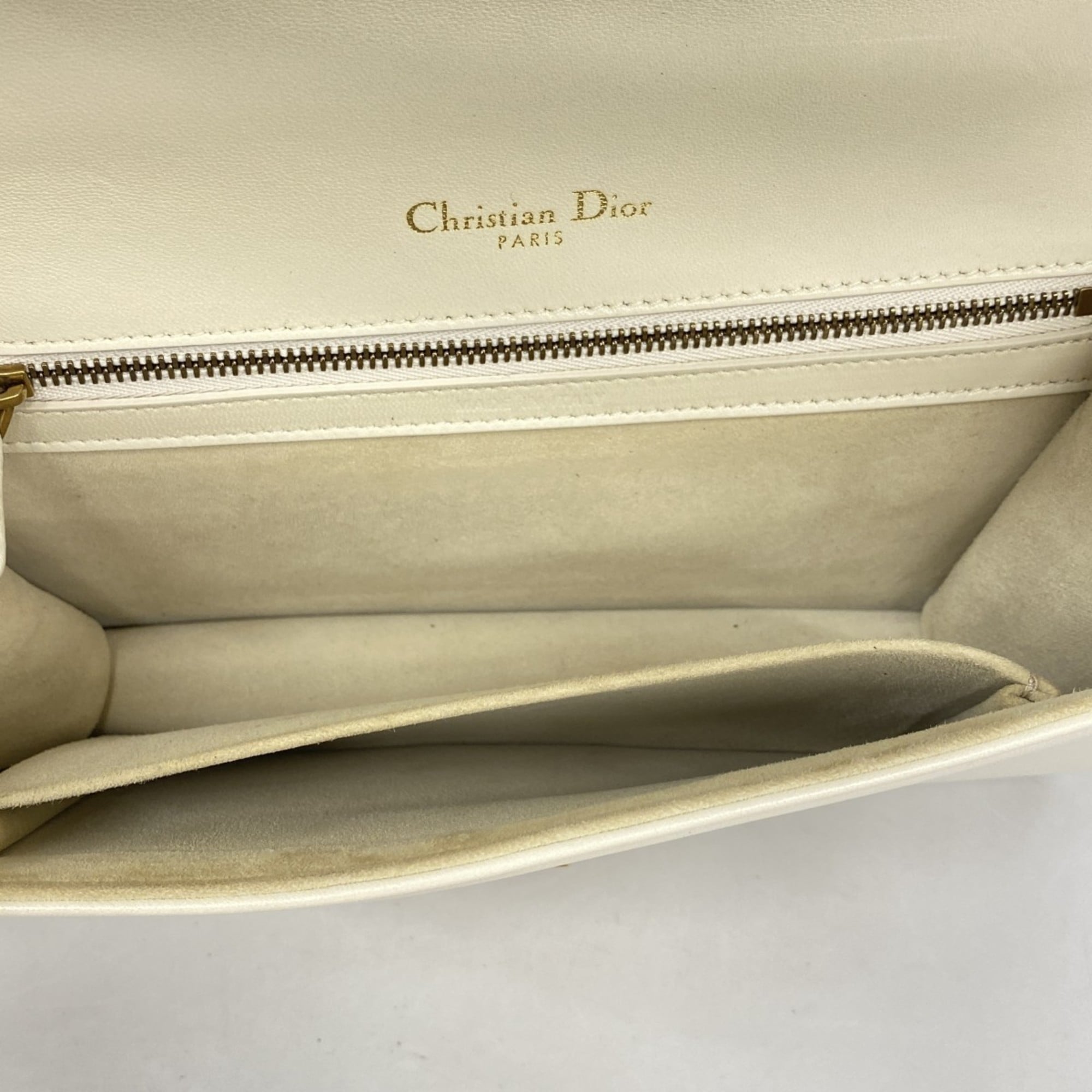 Christian Dior White Leather Shoulder Bag (Pre-Owned)