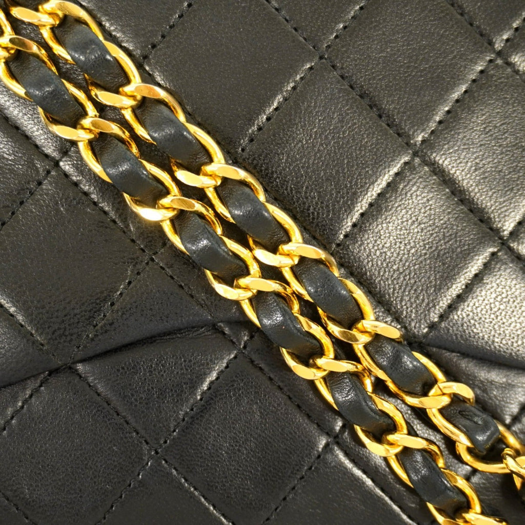 Chanel Black Leather Shoulder Bag (Pre-Owned)