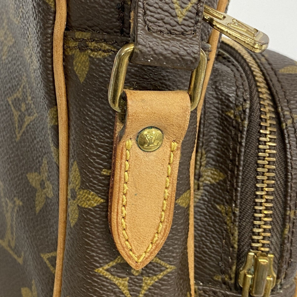 Louis Vuitton Brown Shoulder Bag (Pre-Owned)