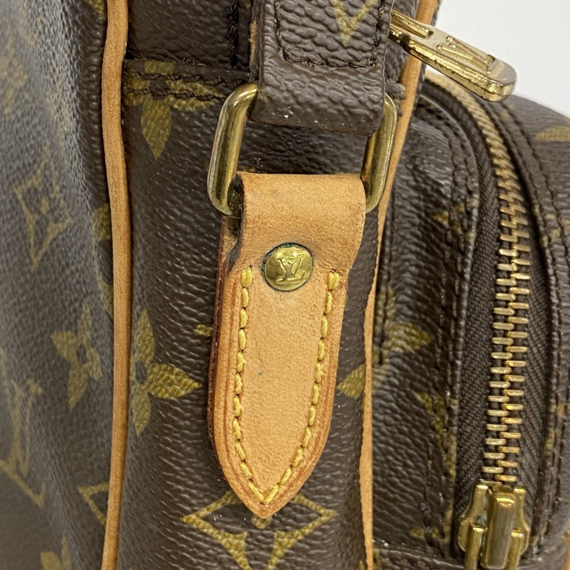 Louis Vuitton Brown Shoulder Bag (Pre-Owned)
