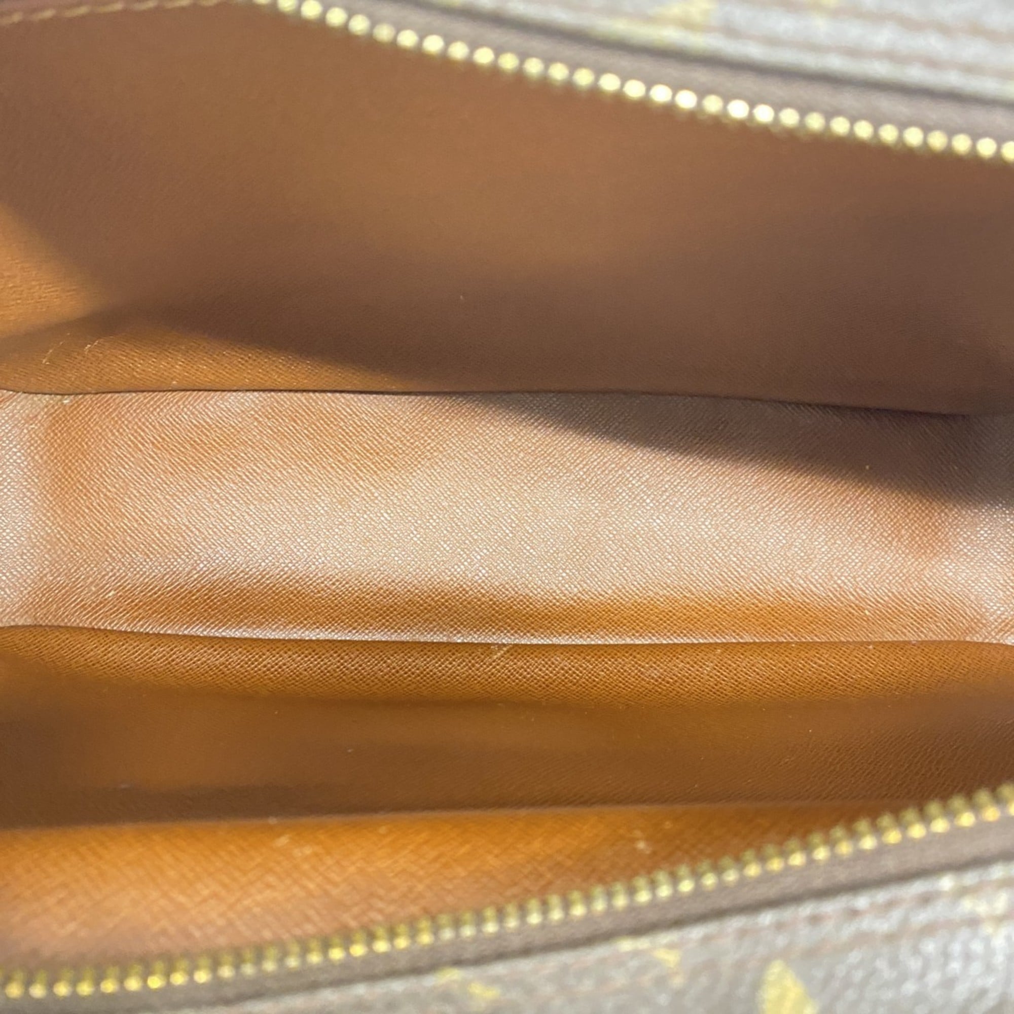 Louis Vuitton Brown Shoulder Bag (Pre-Owned)