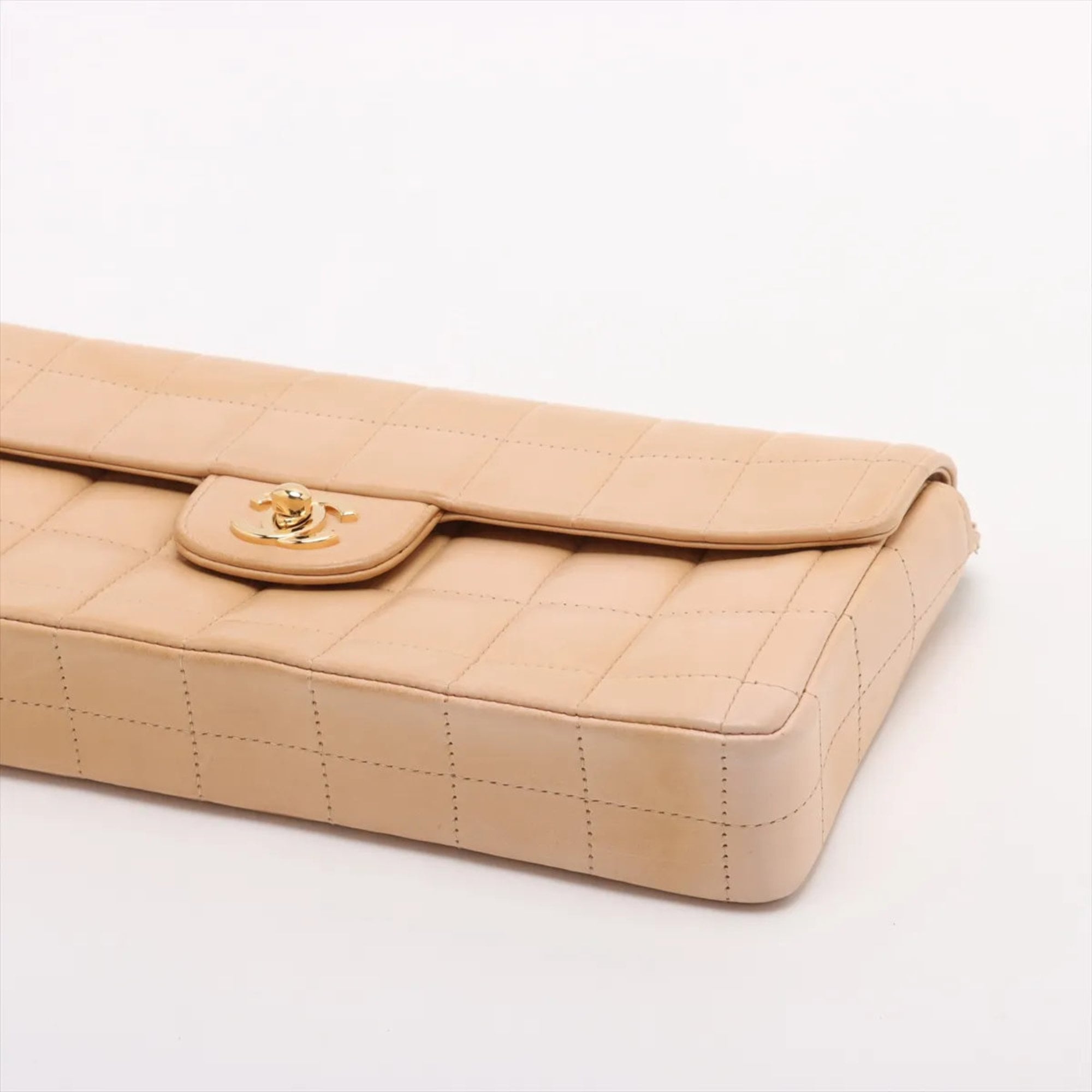 Chanel Beige Leather Shoulder Bag (Pre-Owned)
