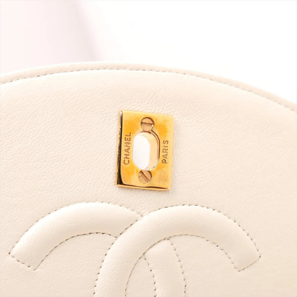Chanel White Leather Shoulder Bag (Pre-Owned)