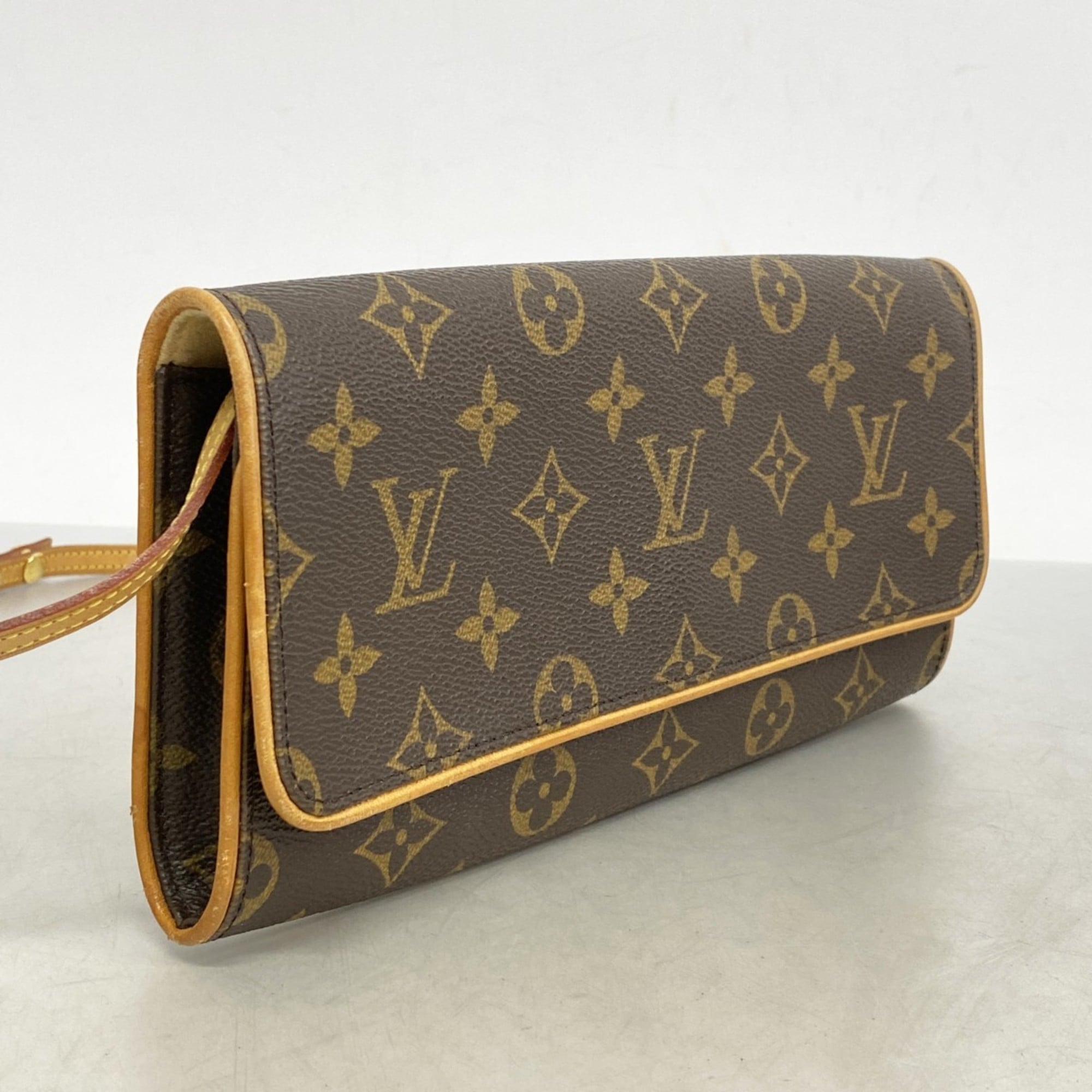 Louis Vuitton Brown Shoulder Bag (Pre-Owned)