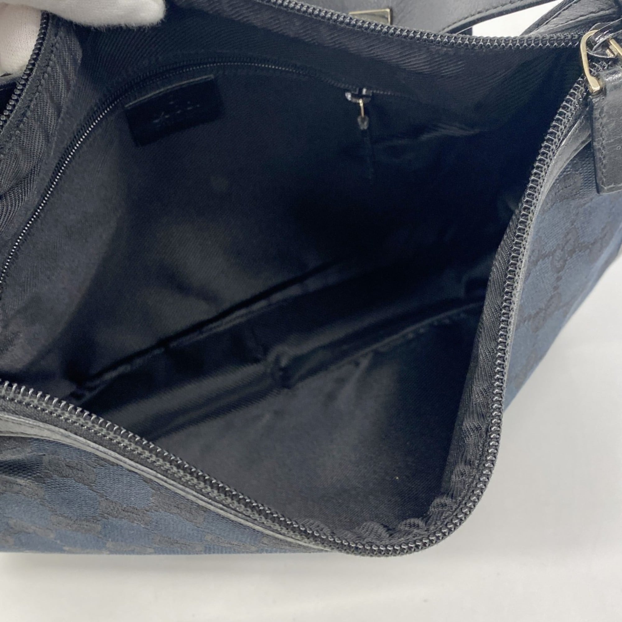Gucci Black Canvas Shoulder Bag (Pre-Owned)