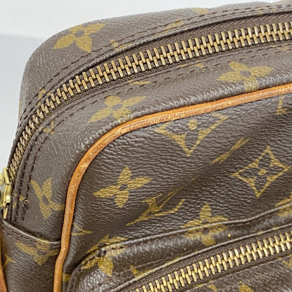 Louis Vuitton Brown Shoulder Bag (Pre-Owned)