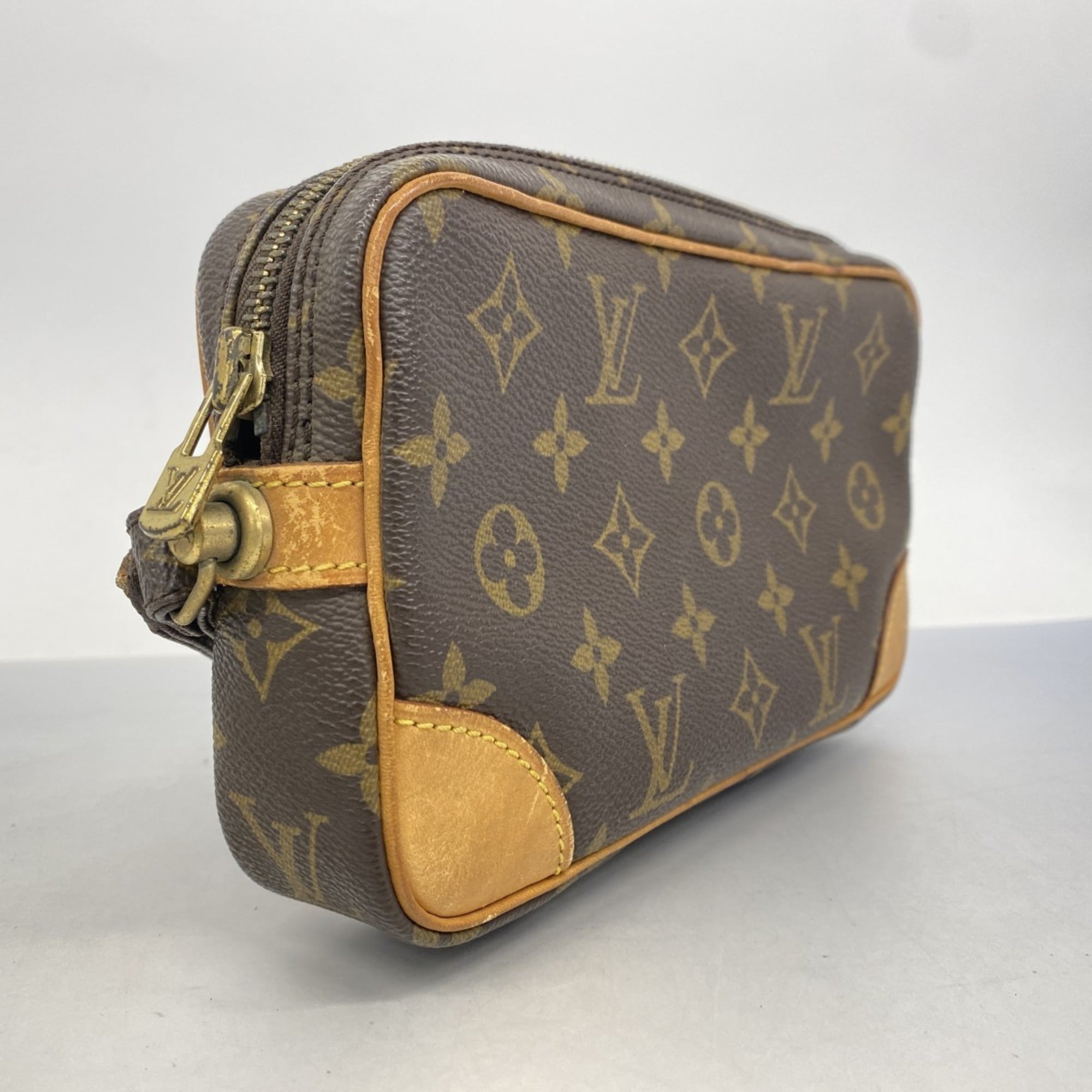 Louis Vuitton Brown Clutch Bag (Pre-Owned)