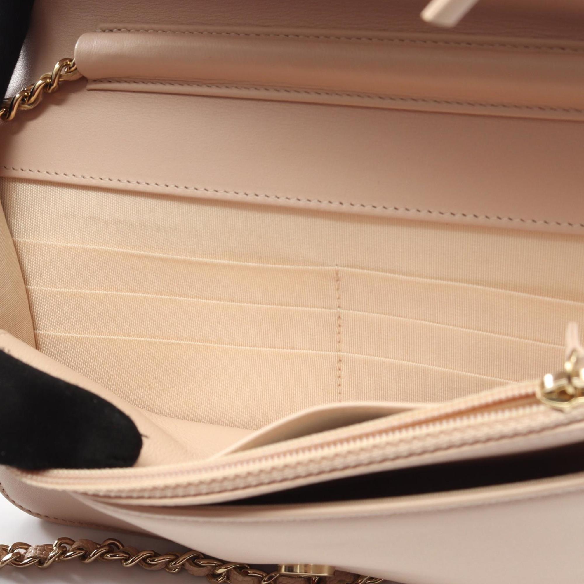 Chanel Beige Leather Shoulder Bag (Pre-Owned)