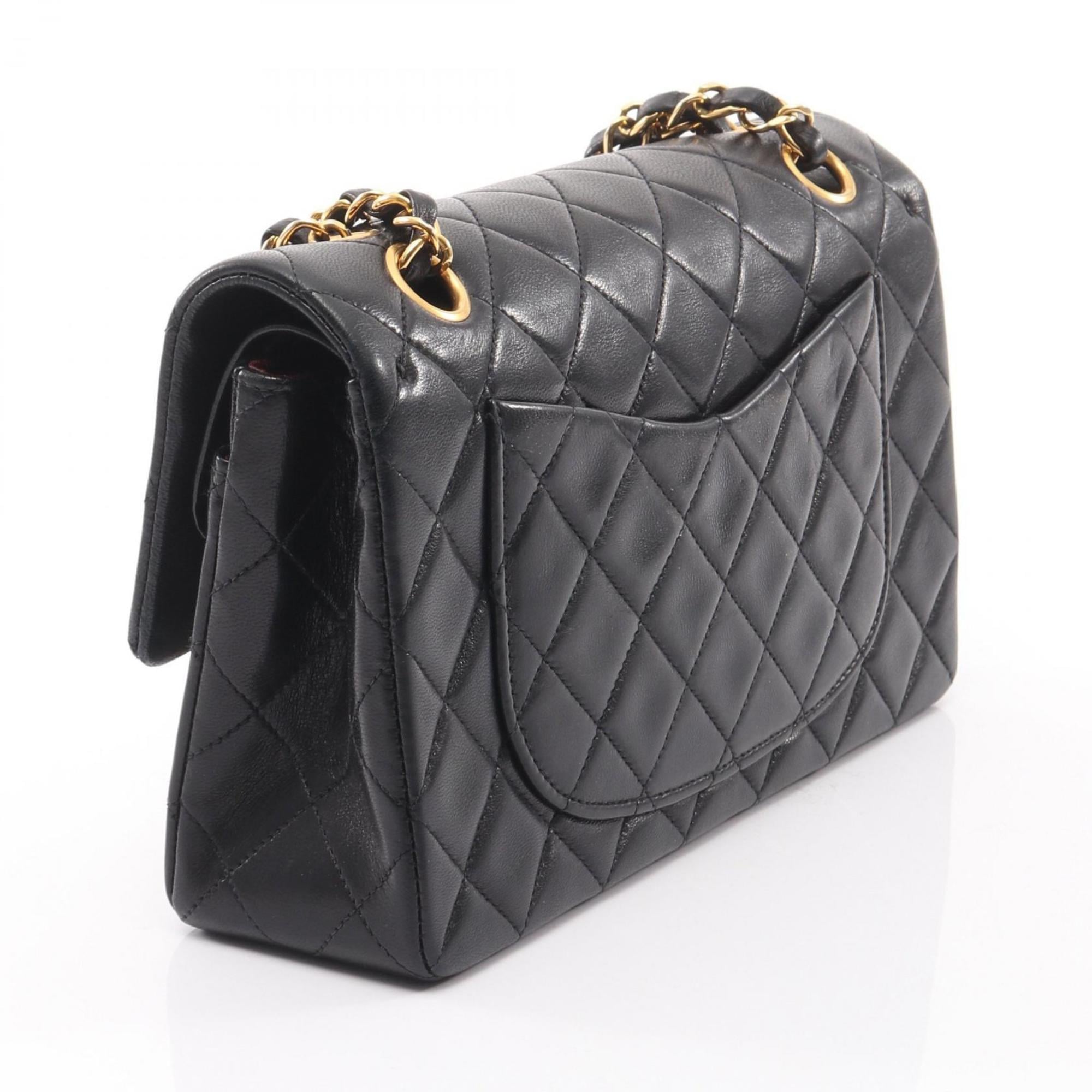 Chanel Black Leather Shoulder Bag (Pre-Owned)