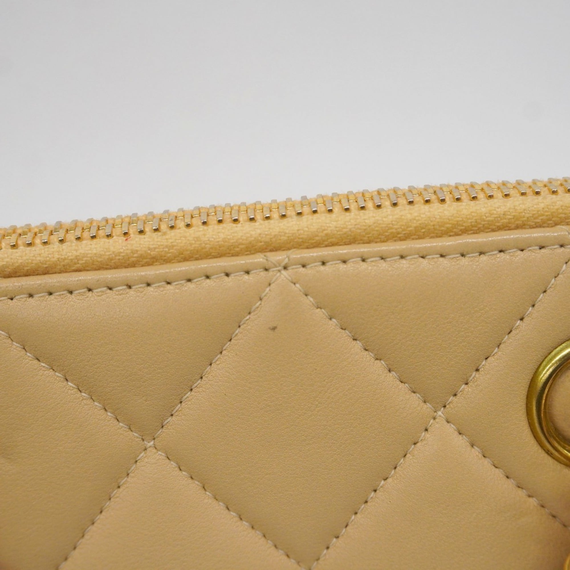 Chanel Beige Leather Shoulder Bag (Pre-Owned)