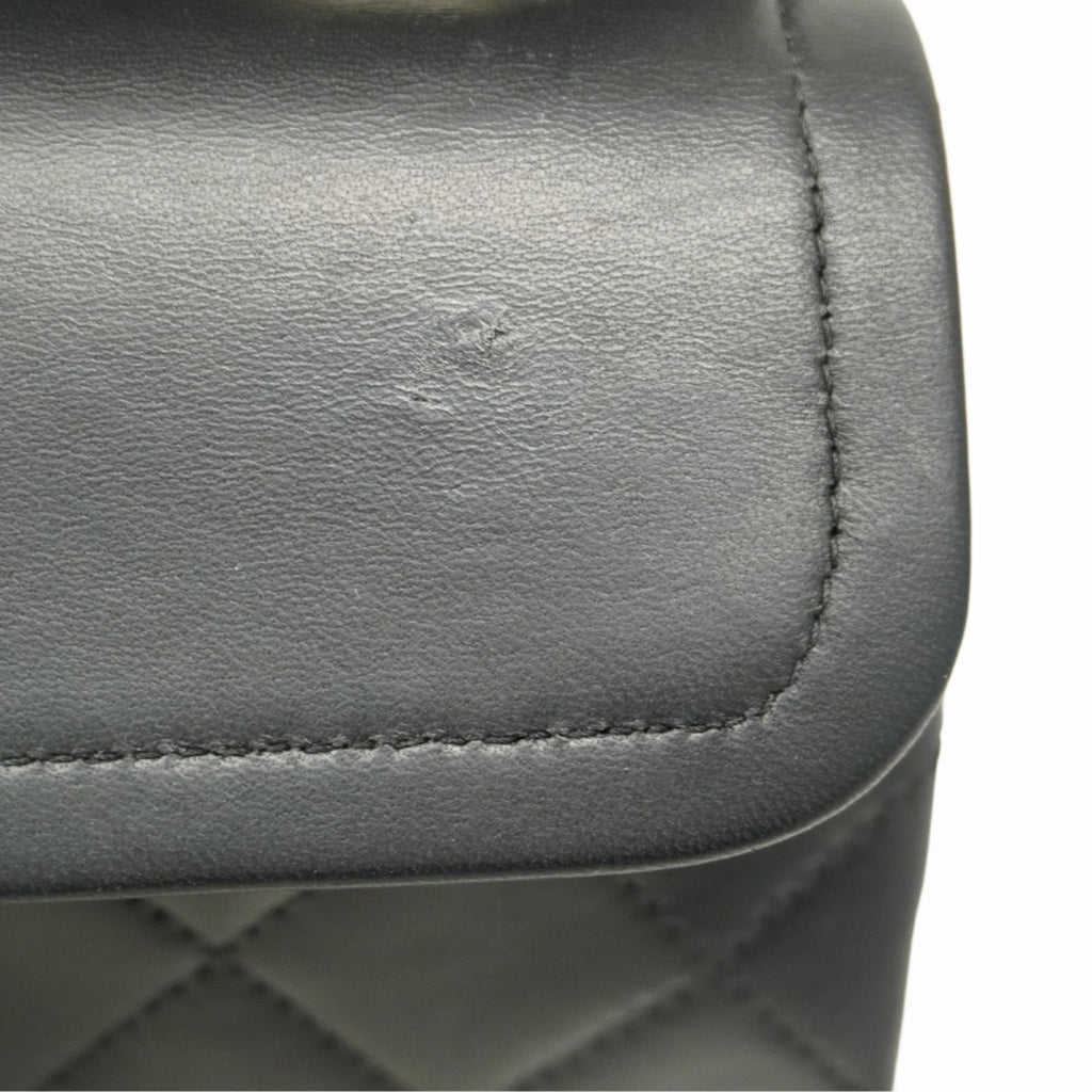 Chanel Black Leather Shoulder Bag (Pre-Owned)