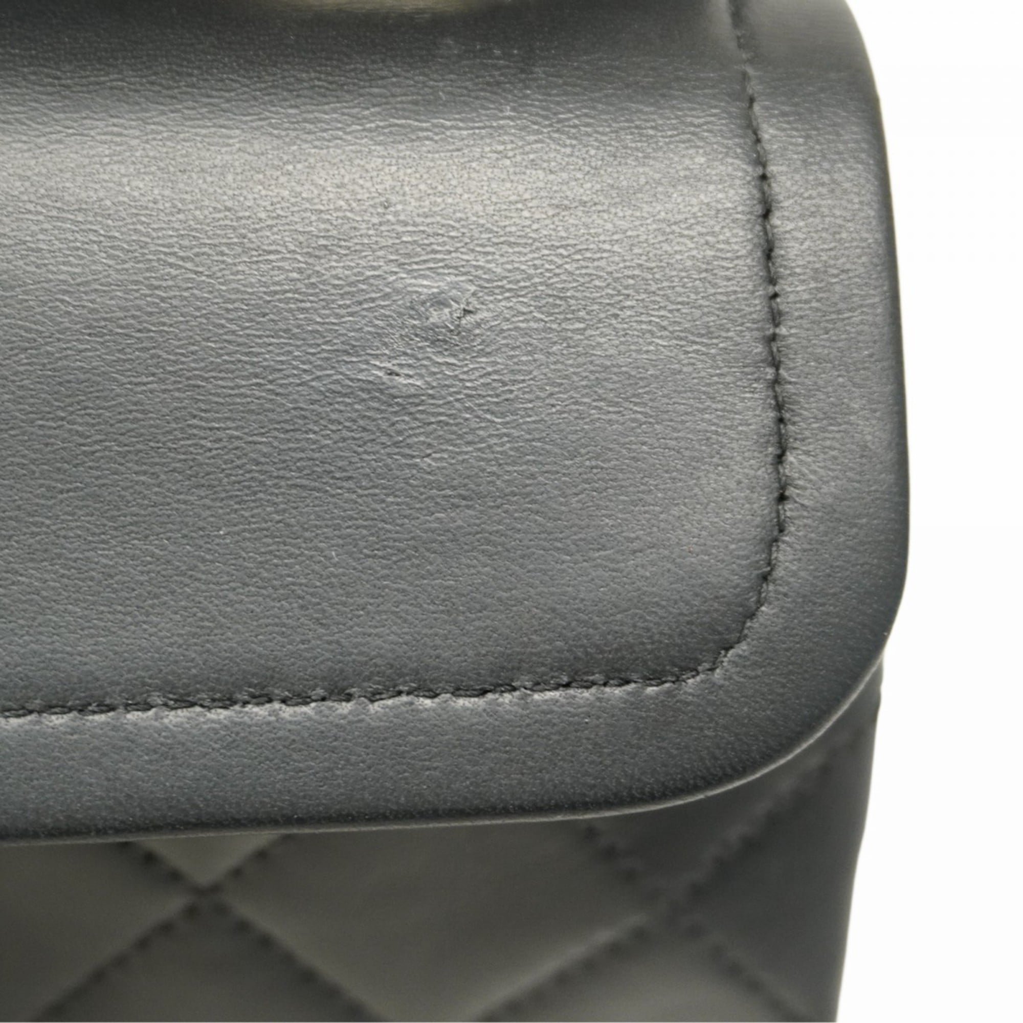 Chanel Black Leather Shoulder Bag (Pre-Owned)