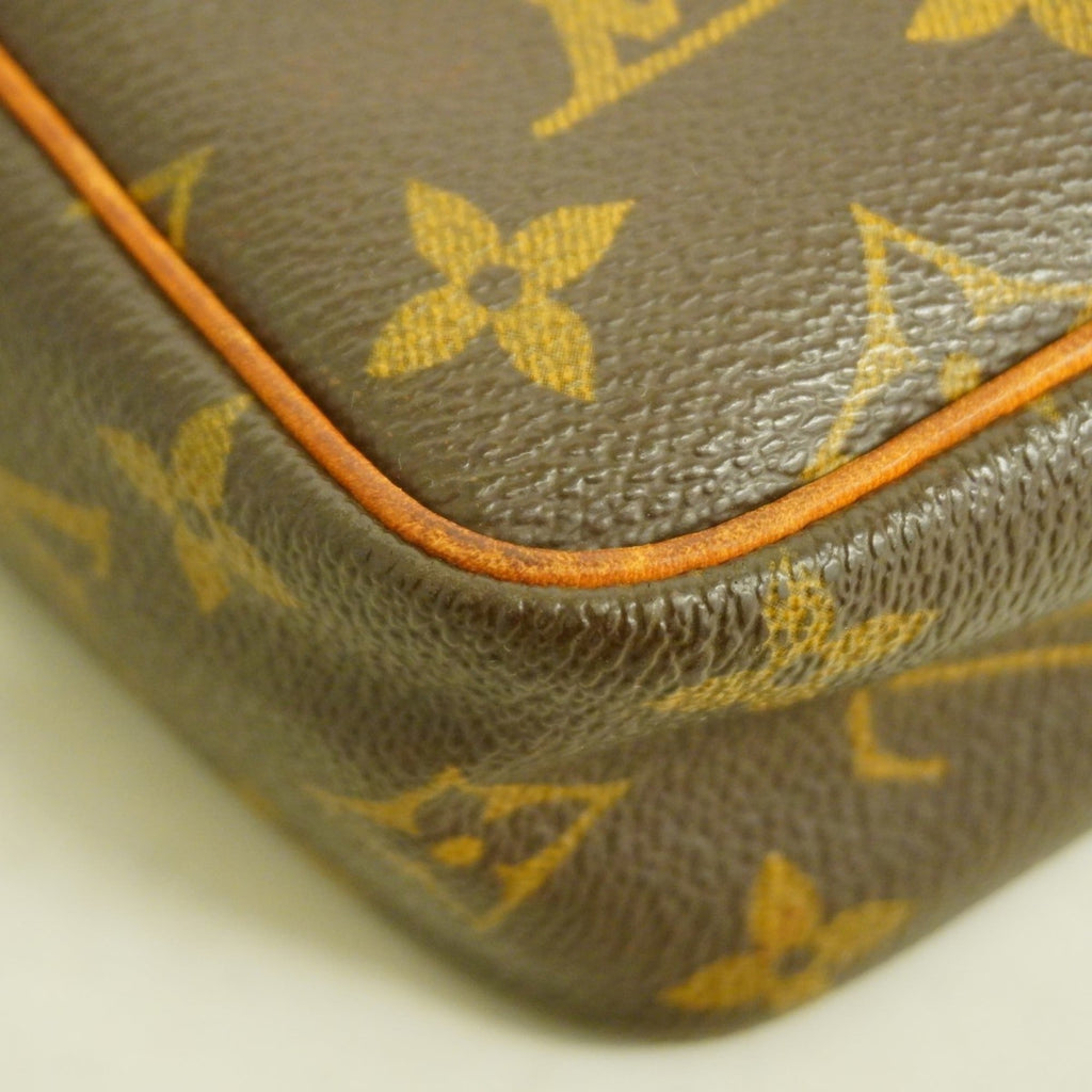 Louis Vuitton Brown Clutch Bag (Pre-Owned)