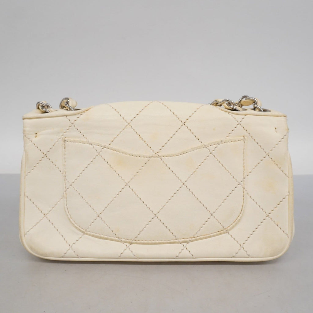 Chanel White Leather Shoulder Bag (Pre-Owned)