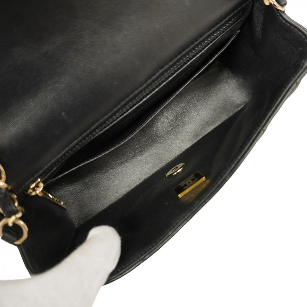Chanel Black Leather Shoulder Bag (Pre-Owned)