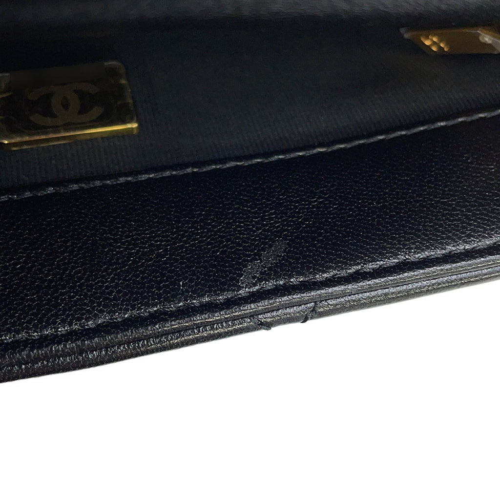 Chanel Matelasse Black Leather Shoulder Bag (Pre-Owned)